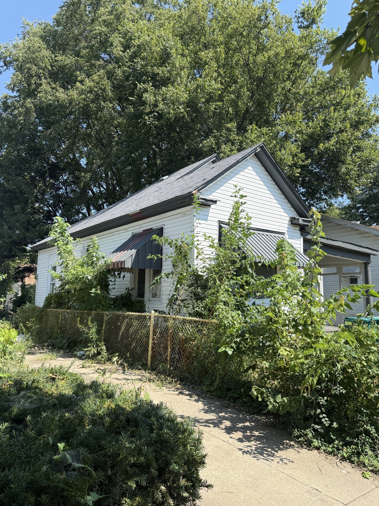 Decatur House: 1828 E Main St