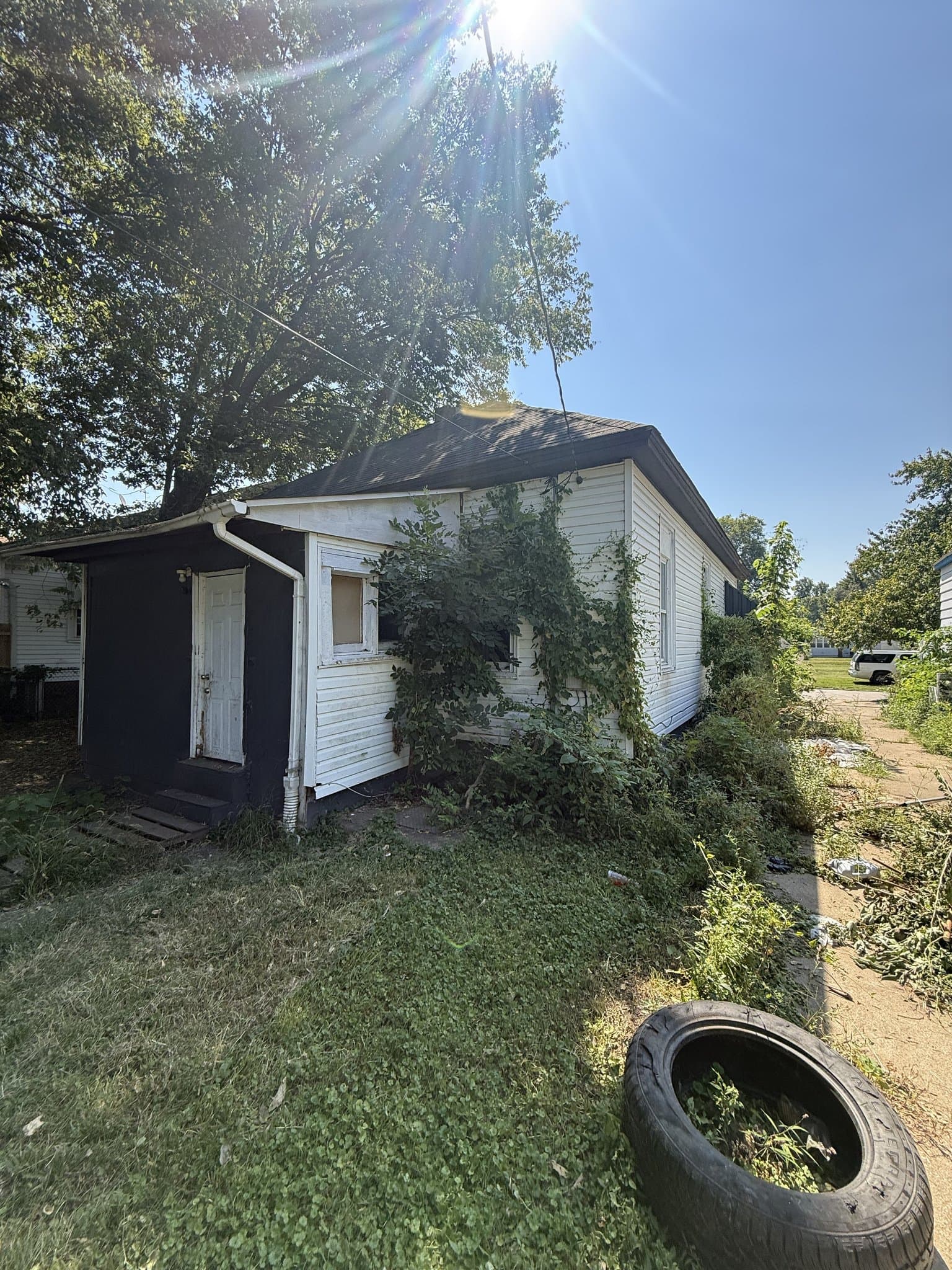 Decatur House: 1828 E Main St