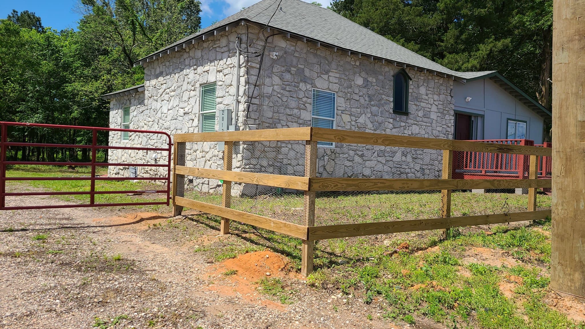 New Caney House: 28174 FM 1485 East