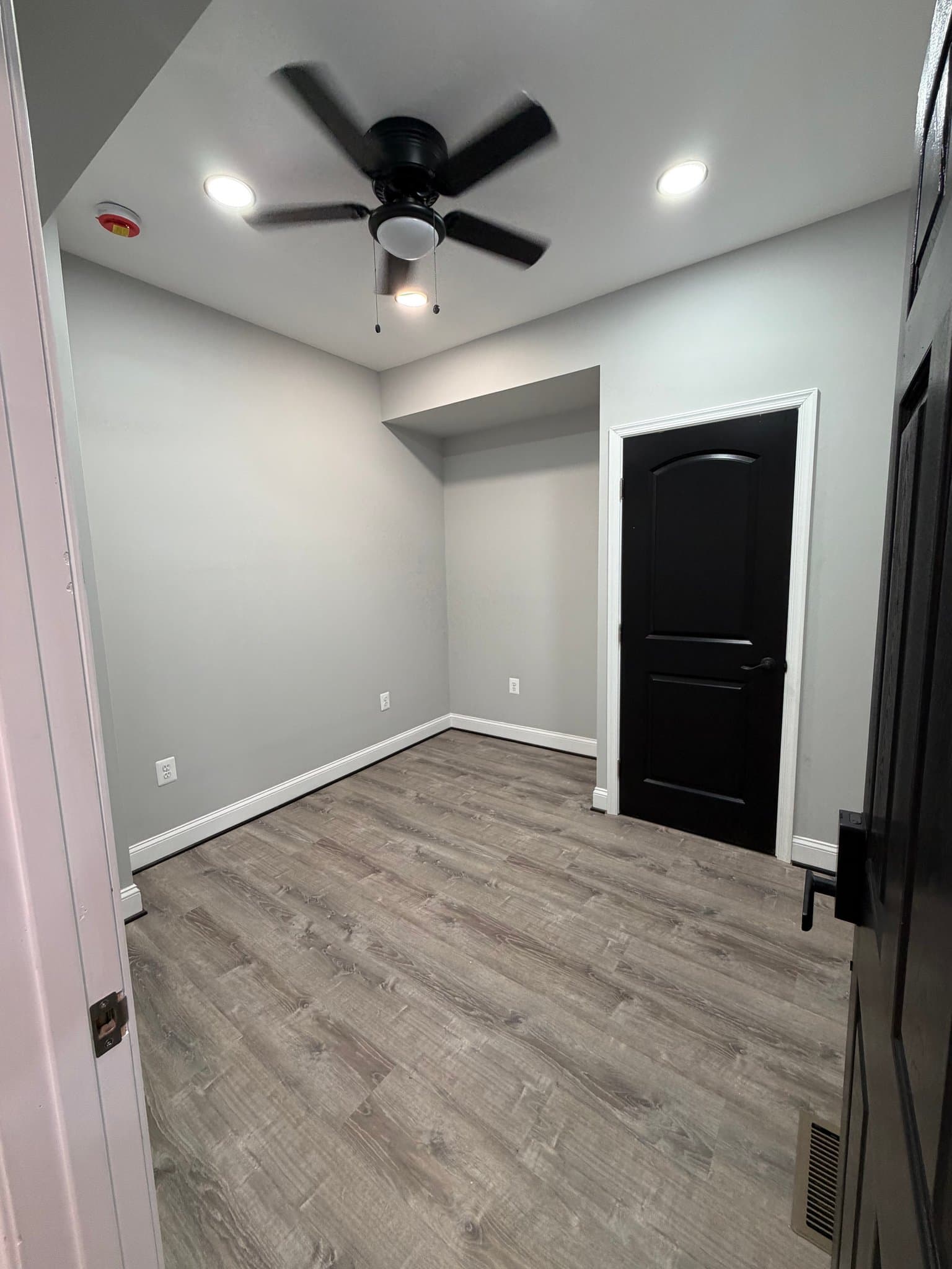 Baltimore Single Room: 1640 East 32nd Street