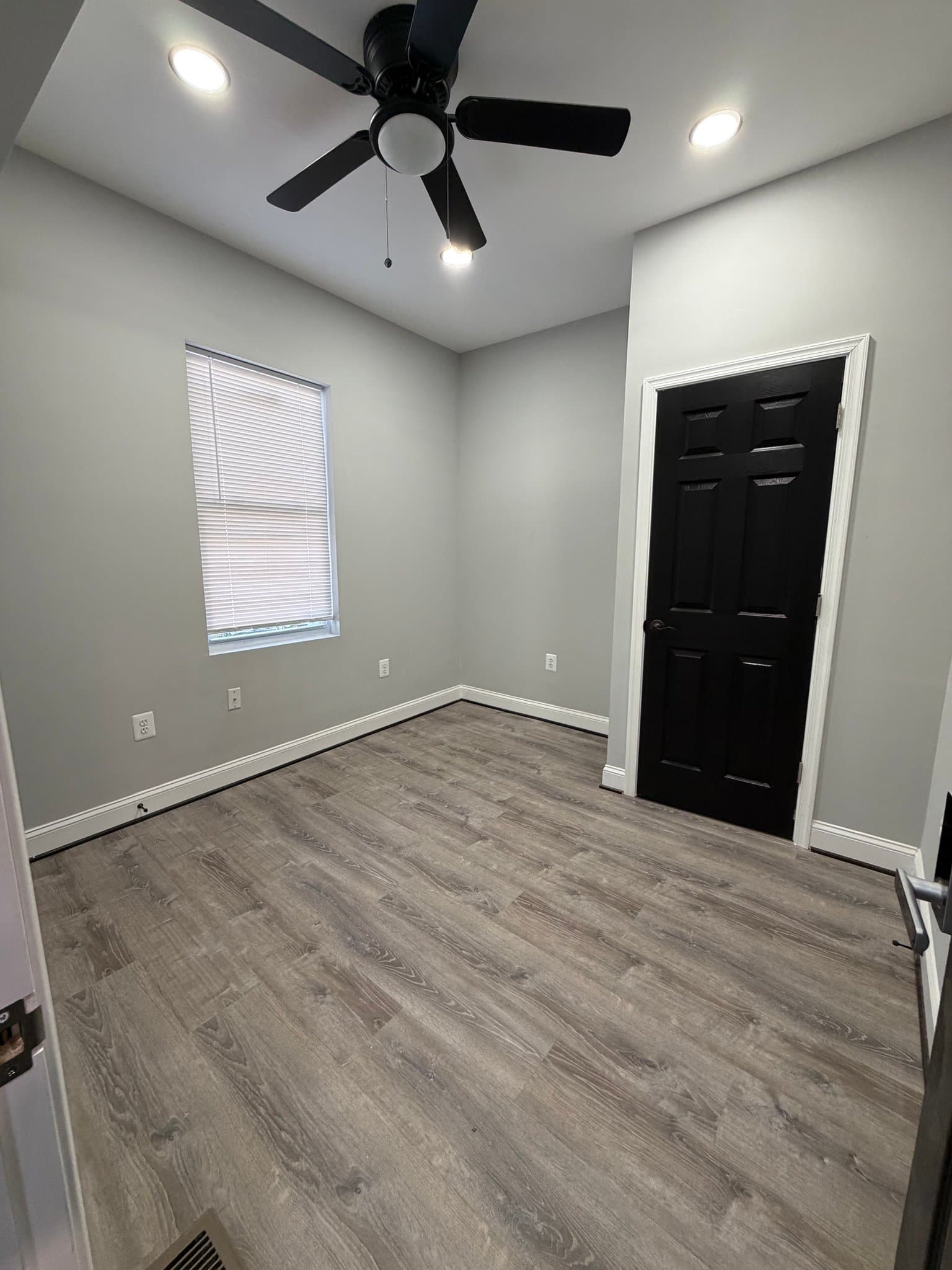 Baltimore Single Room: 1640 East 32nd Street