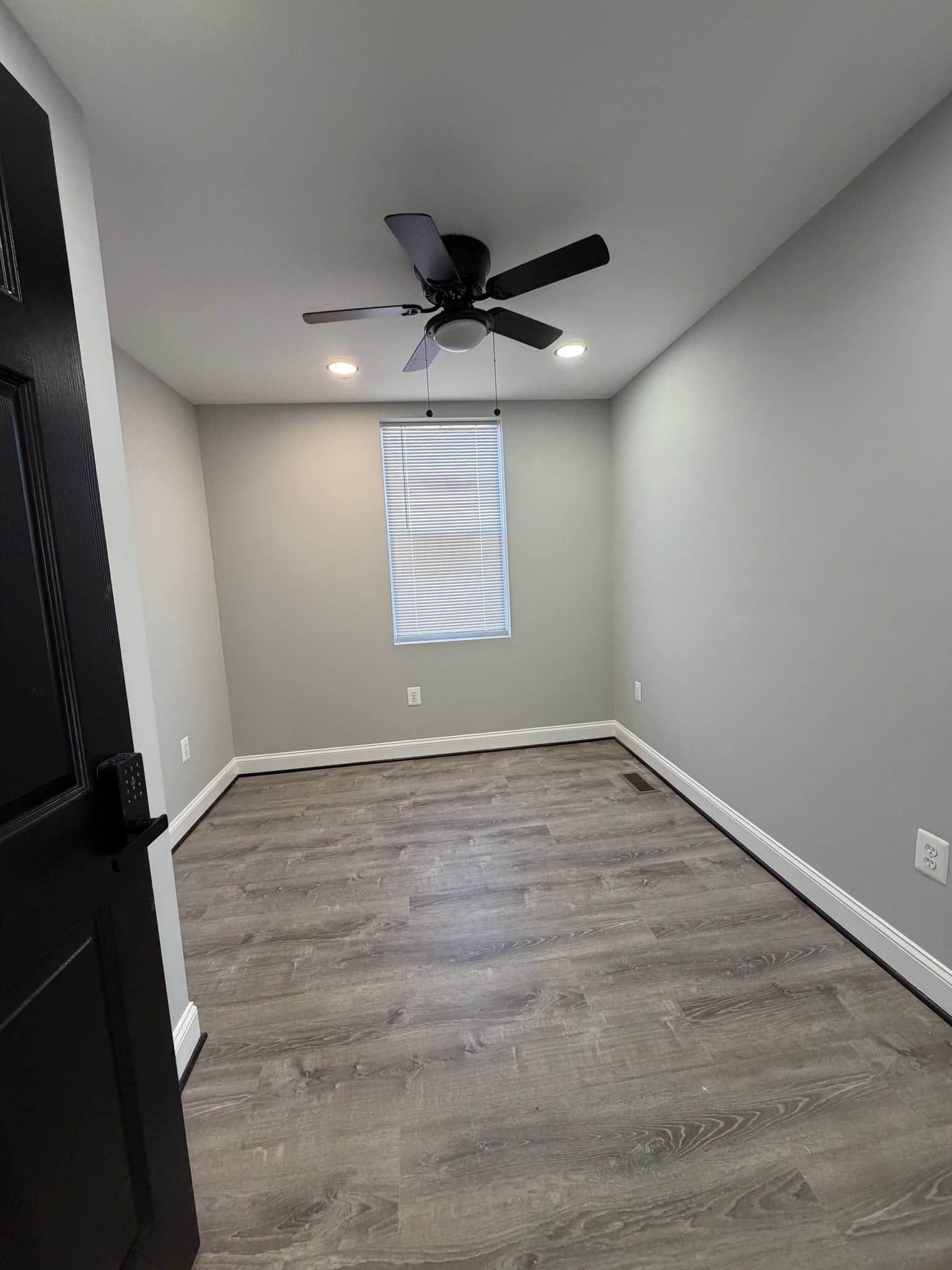 Baltimore Single Room: 1640 East 32nd Street