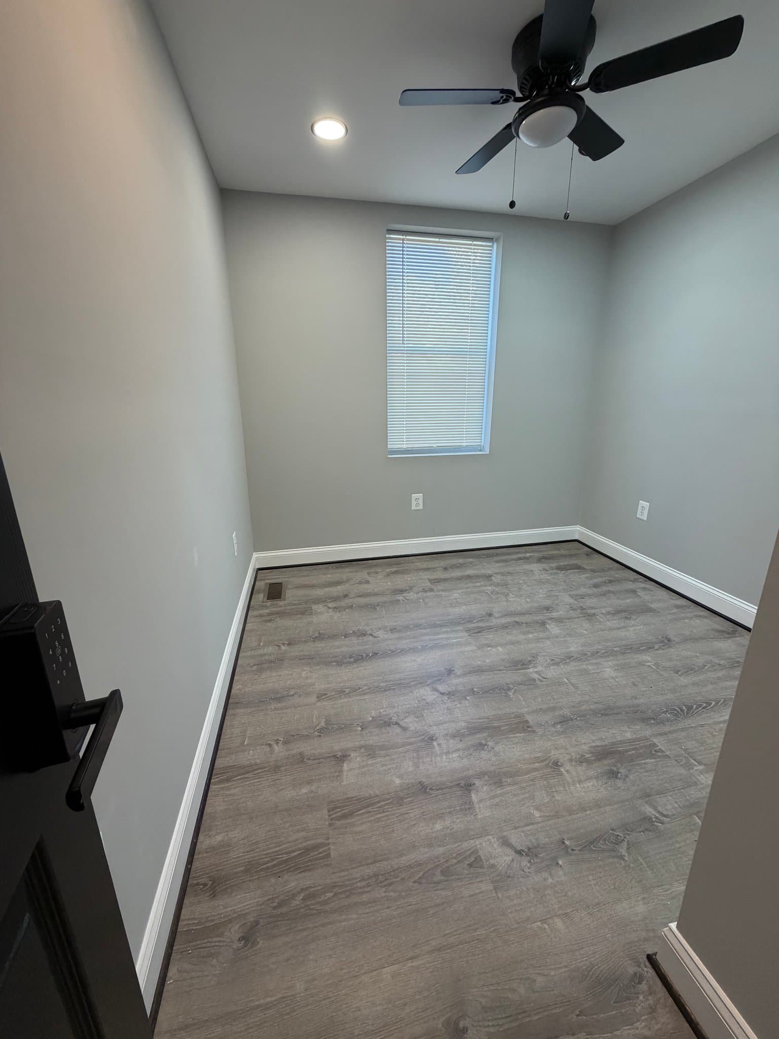 Baltimore Single Room: 1640 East 32nd Street