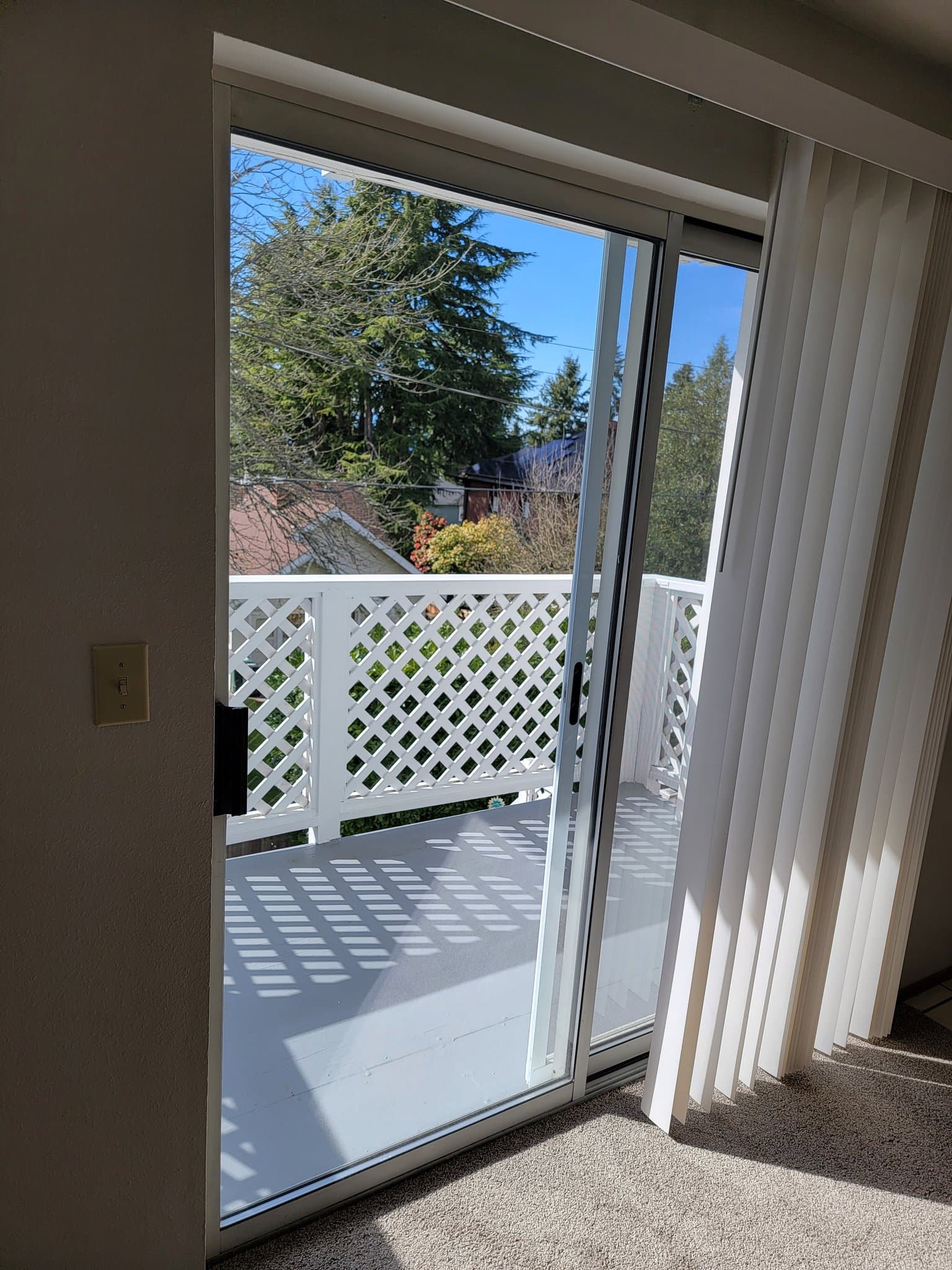 Seattle Apartment: 10545 Greenwood Ave. N., Unit 209