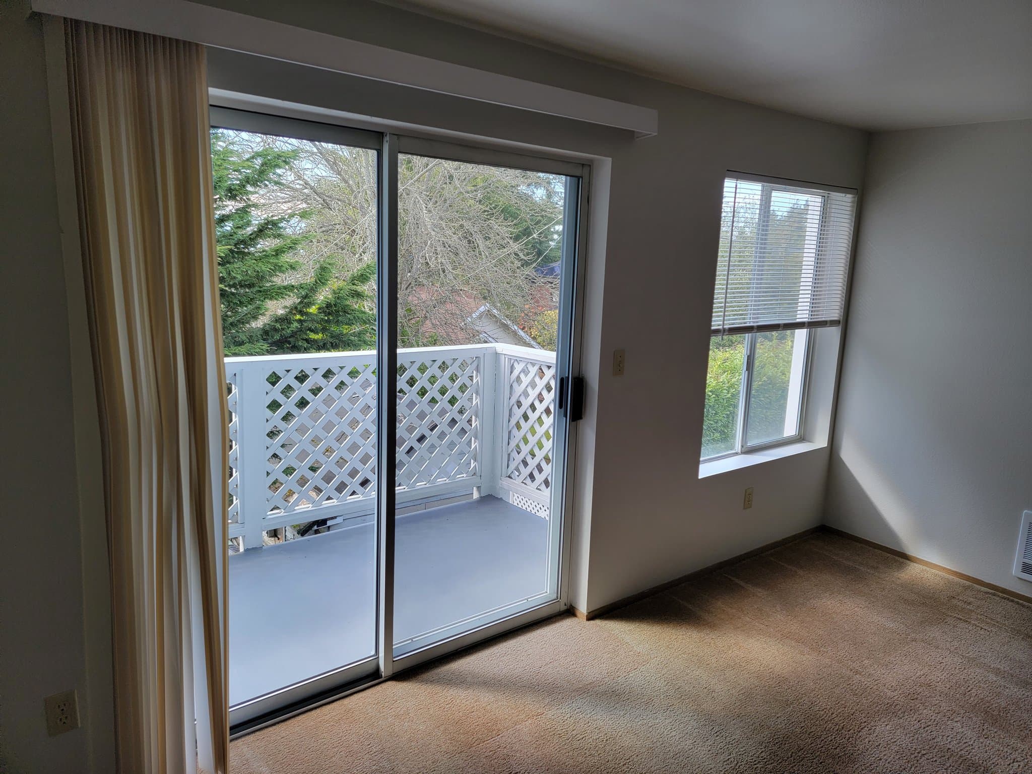 Seattle Apartment: 10545 Greenwood Ave. N., Unit 209