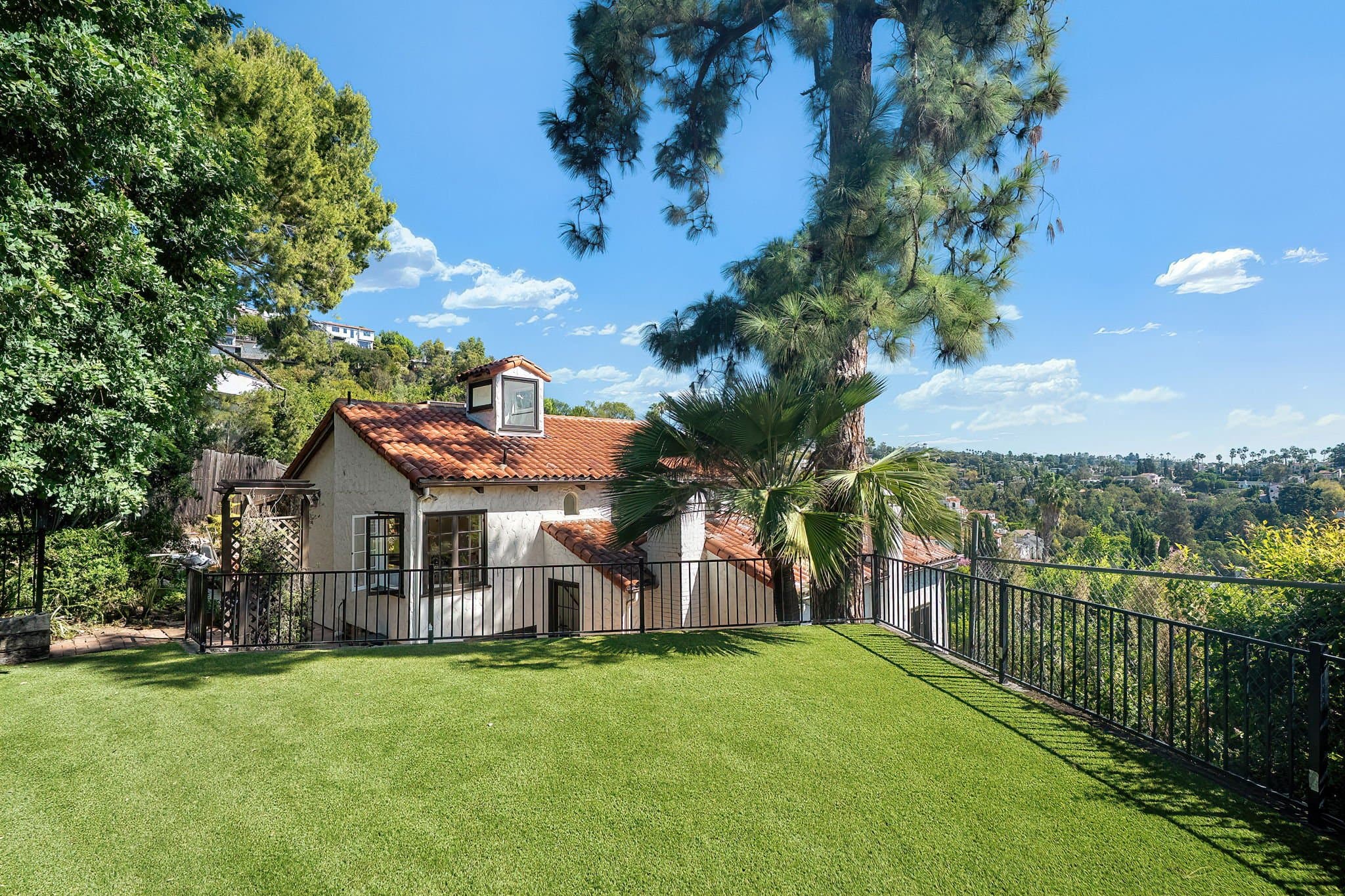 Los Angeles House: 2101 Broadview Terrace