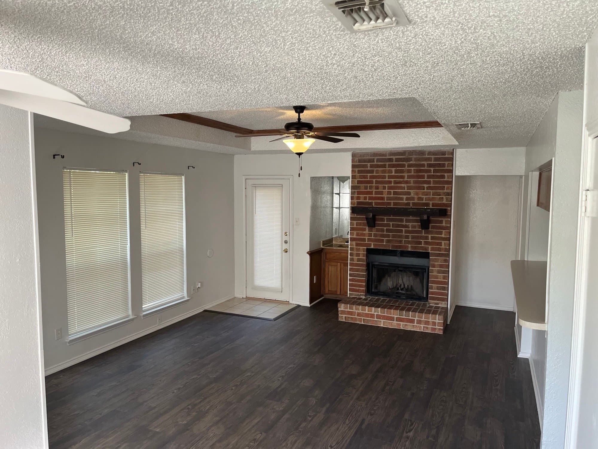 Mansfield Multiplex: 201 Shady Valley Dr