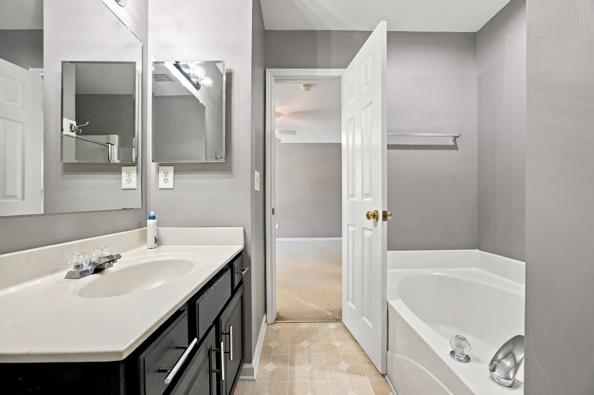 Concord House: 1017 Meadowbrook Ln SW