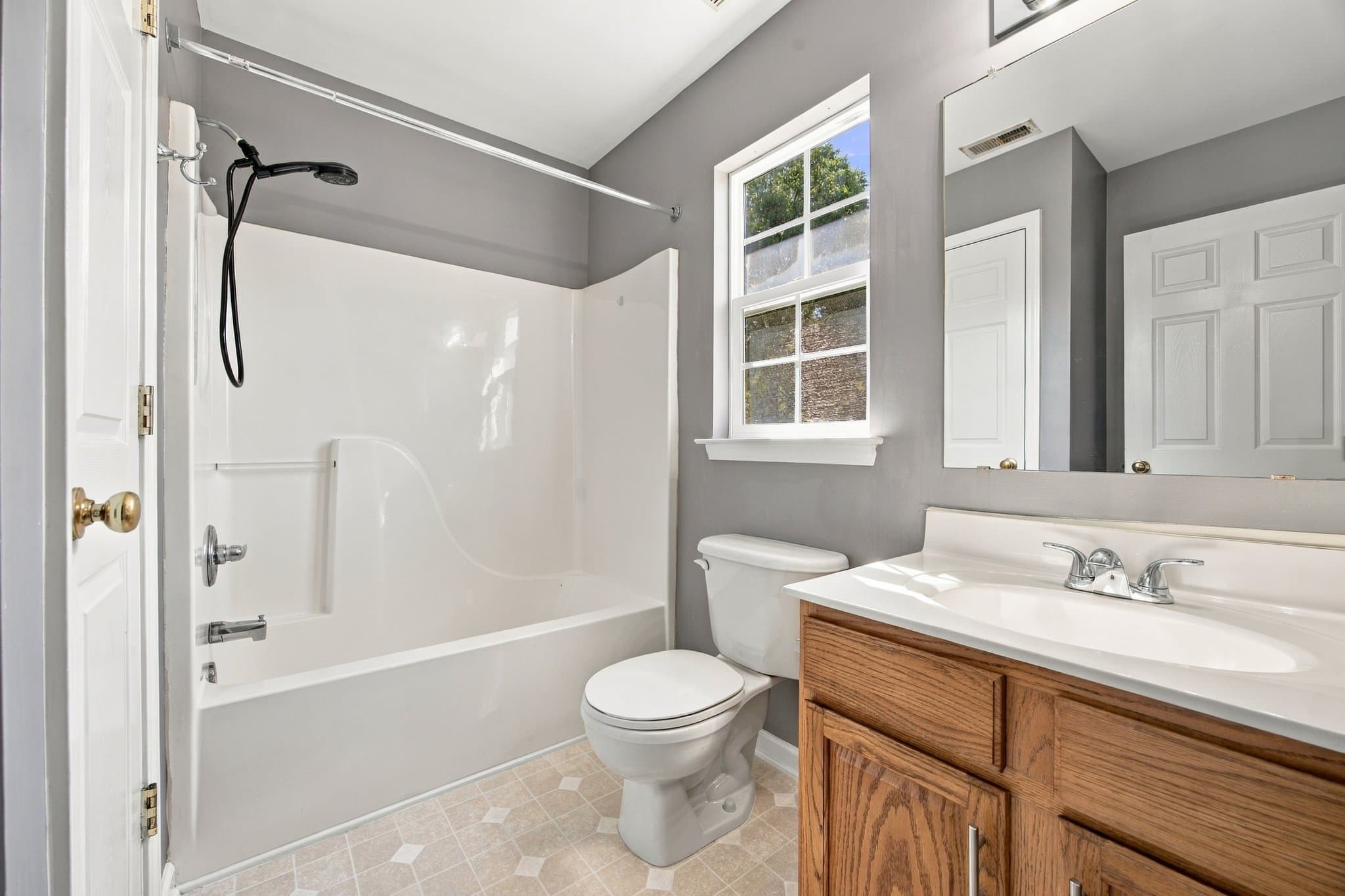 Concord House: 1017 Meadowbrook Ln SW