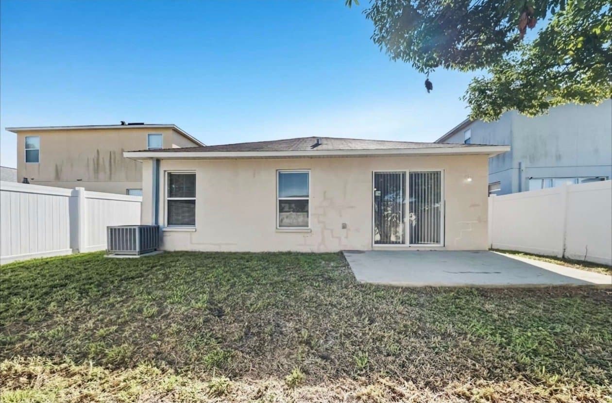 Tampa House: 8111 Canterbury Lake Blvd,