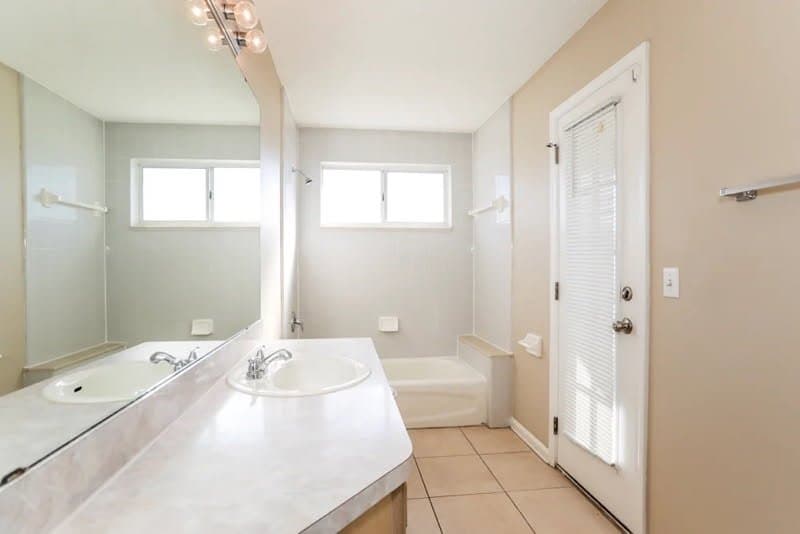 Jacksonville House: 10930 lydia estates drive