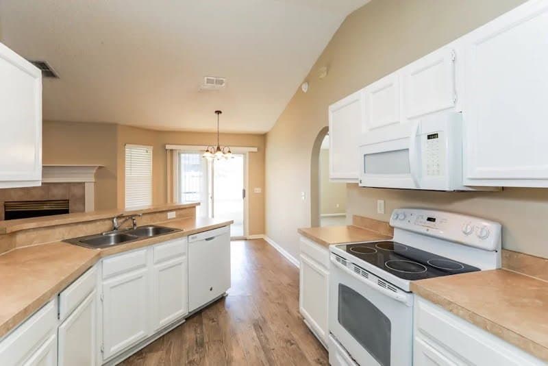 Jacksonville House: 10930 lydia estates drive
