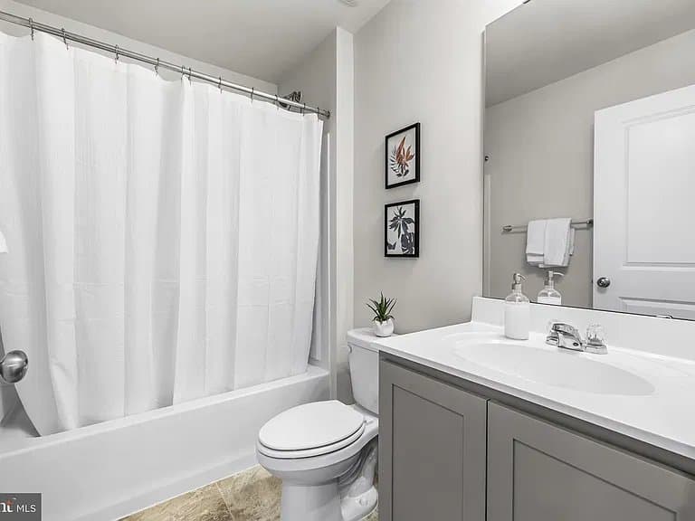 Edgewood Townhome: 1915 Graymount Way