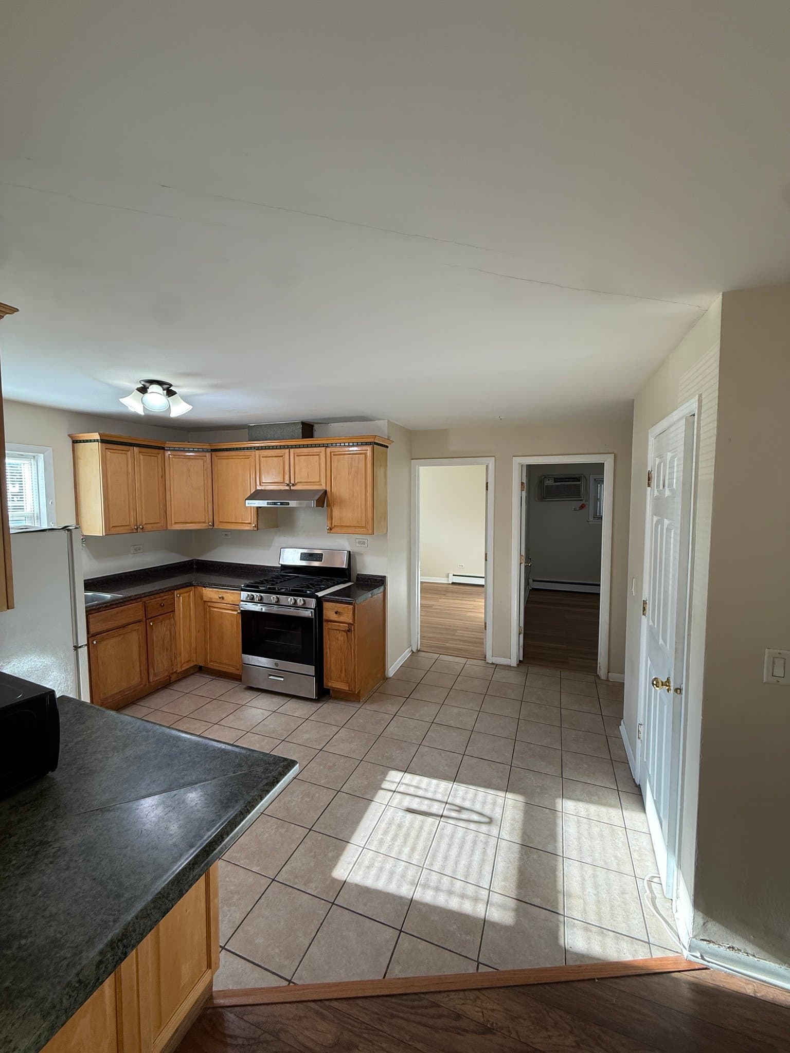 Des Plaines Apartment: 135 Dover Dr