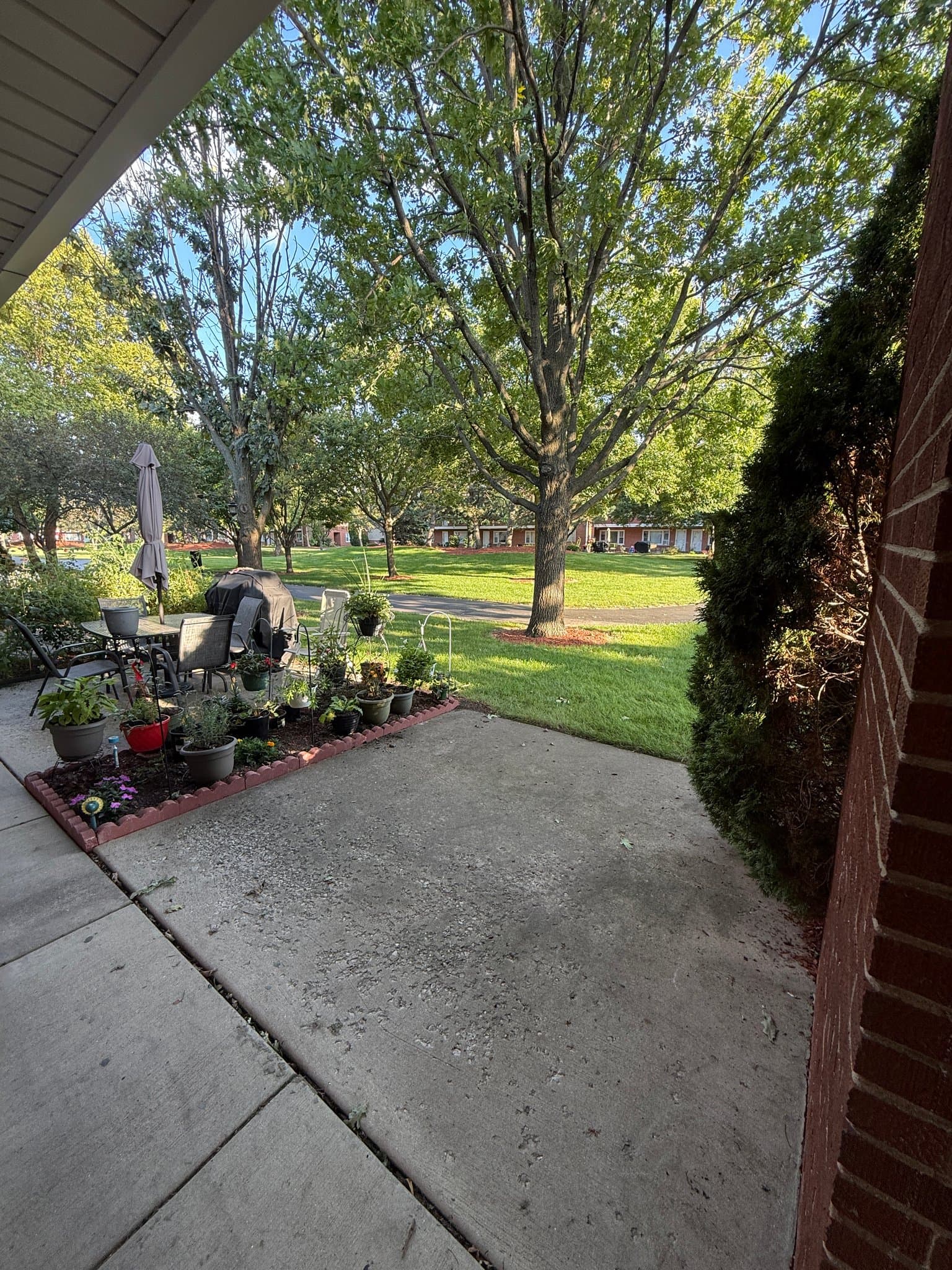 Des Plaines Apartment: 135 Dover Dr