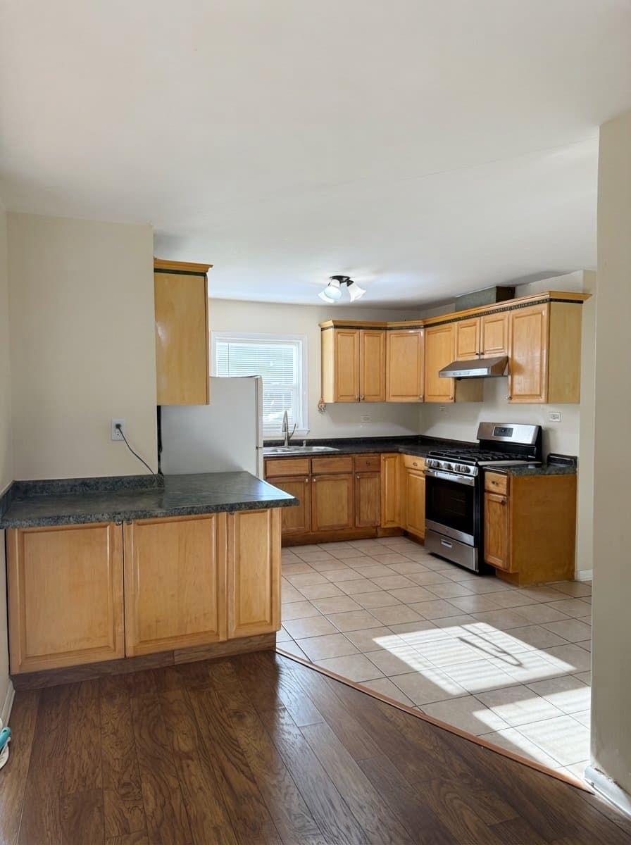 Des Plaines Apartment: 135 Dover Dr