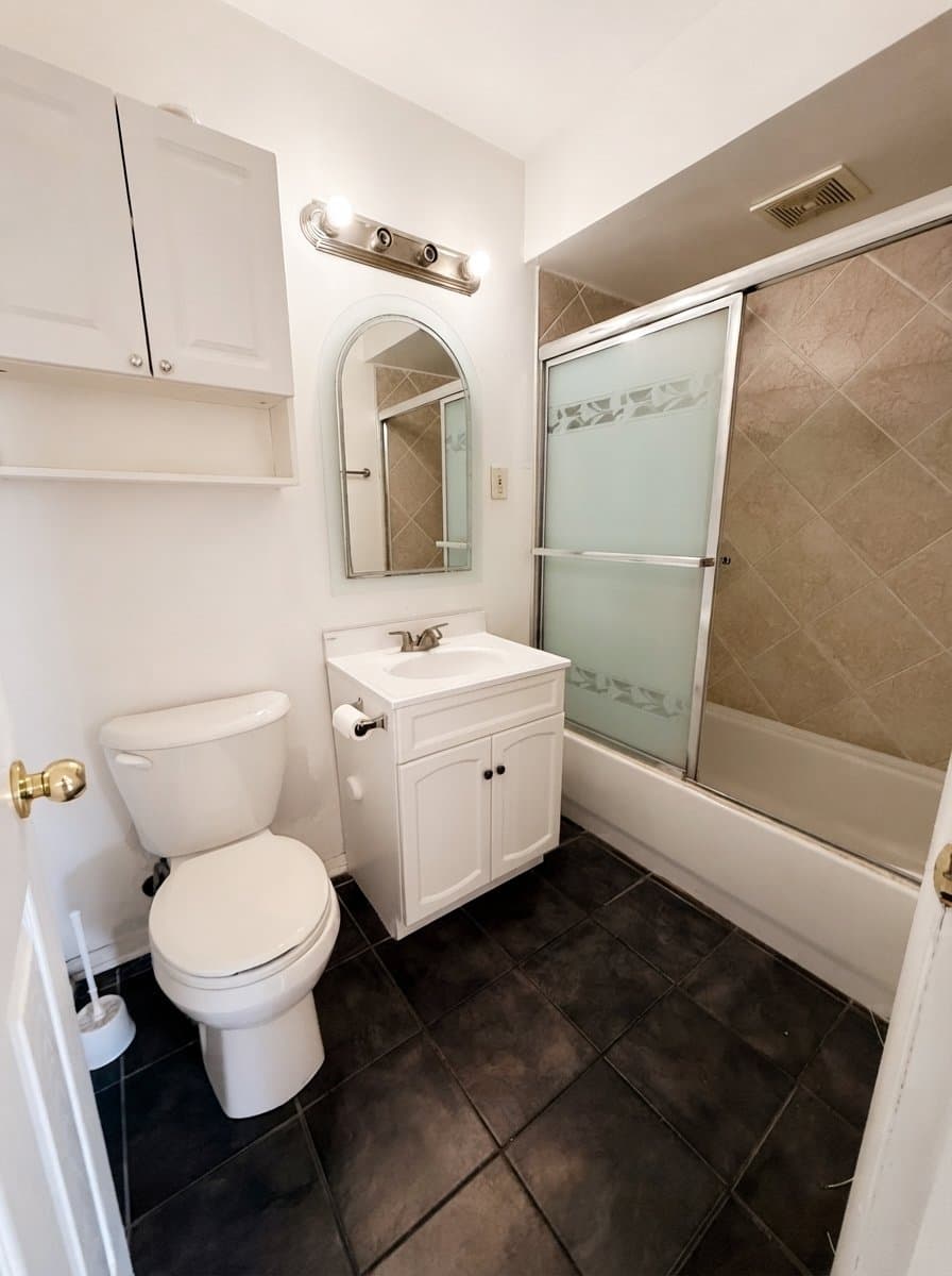 Des Plaines Apartment: 135 Dover Dr