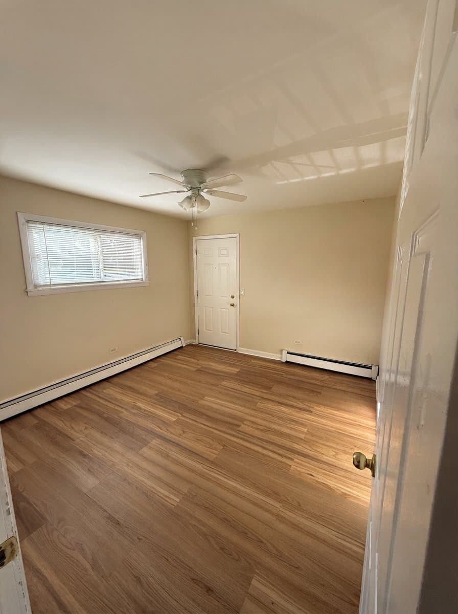 Des Plaines Apartment: 135 Dover Dr