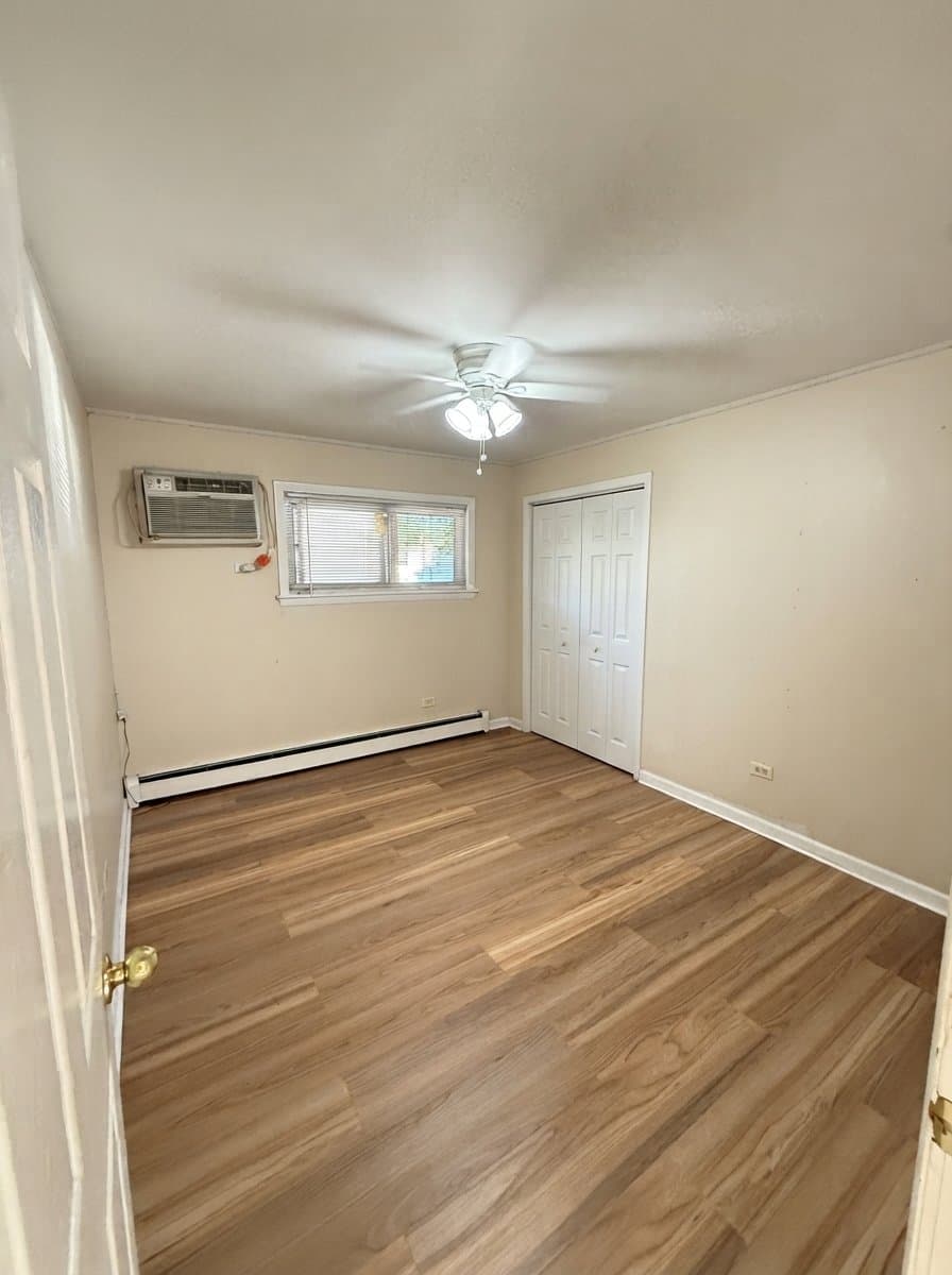 Des Plaines Apartment: 135 Dover Dr
