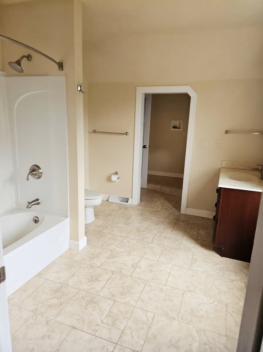 Portage House: W10378 Shanks Rd