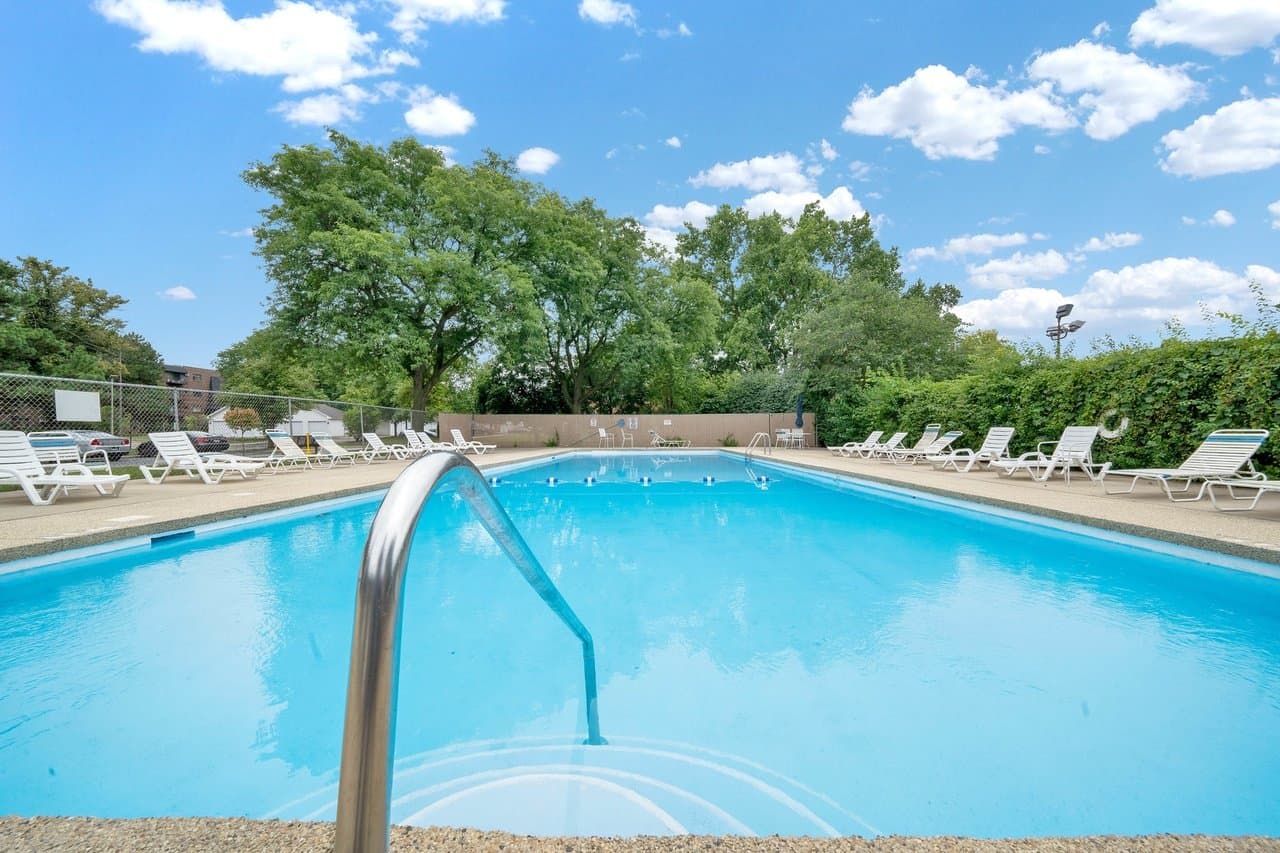 Addison Condo: 239 N Mill Rd