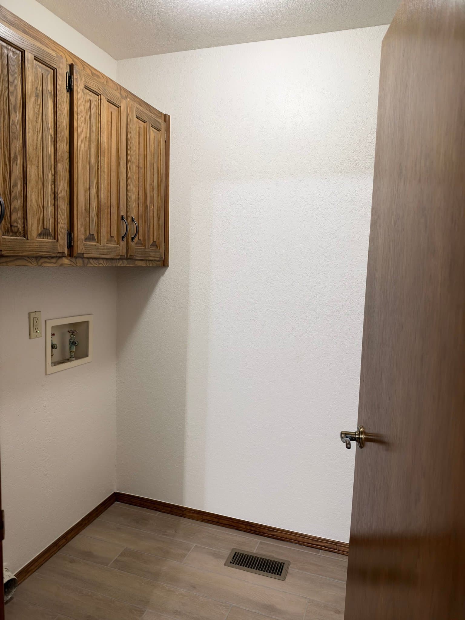 Tulsa House: 2950 W 66th St