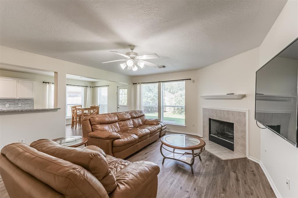 Pearland House: 4114 Caneshaw Dr