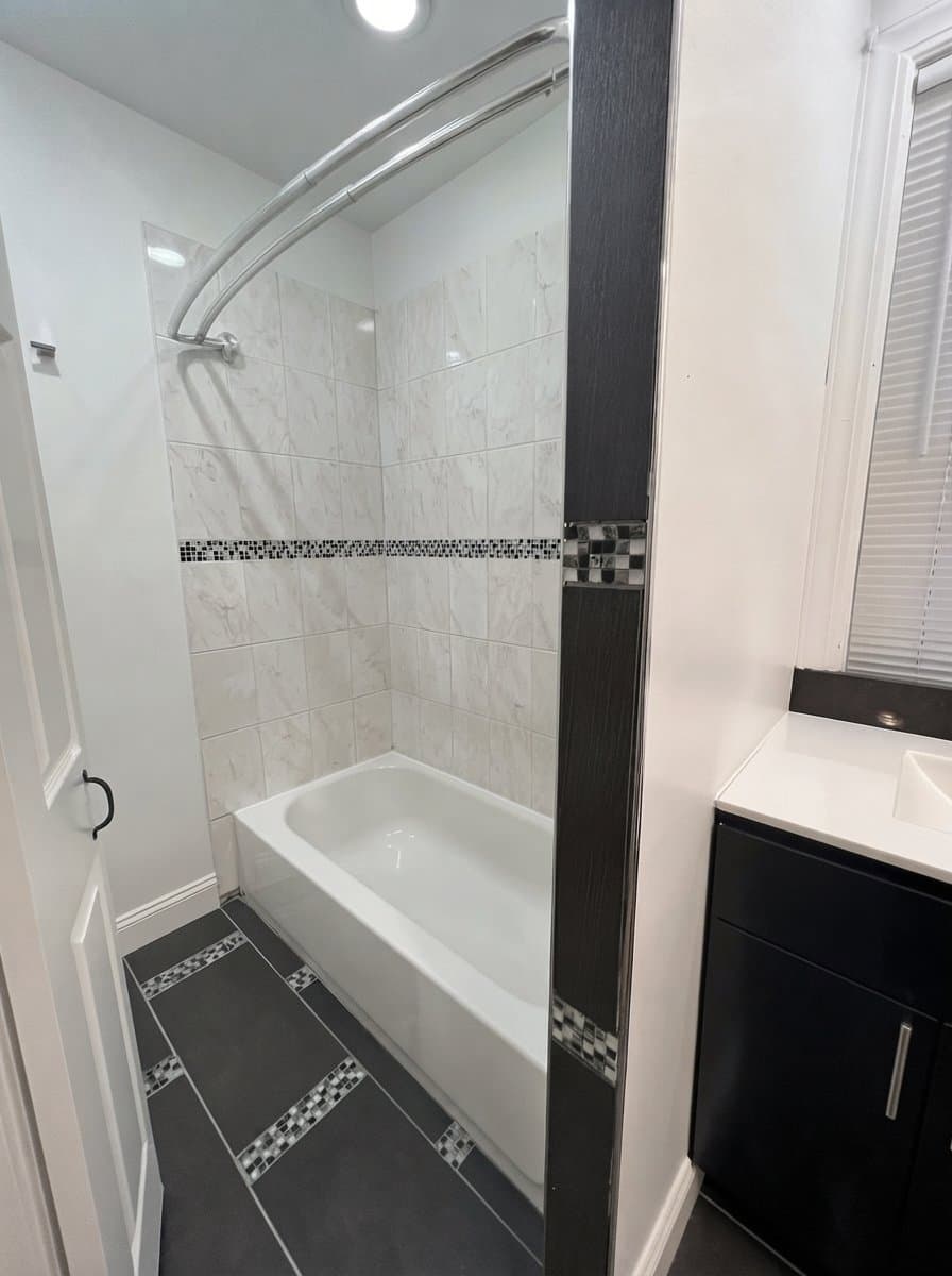 Boston Apartment: 2 Maple St
