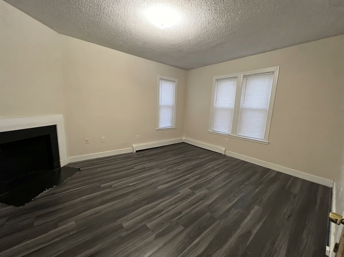 Boston Apartment: 2 Maple St