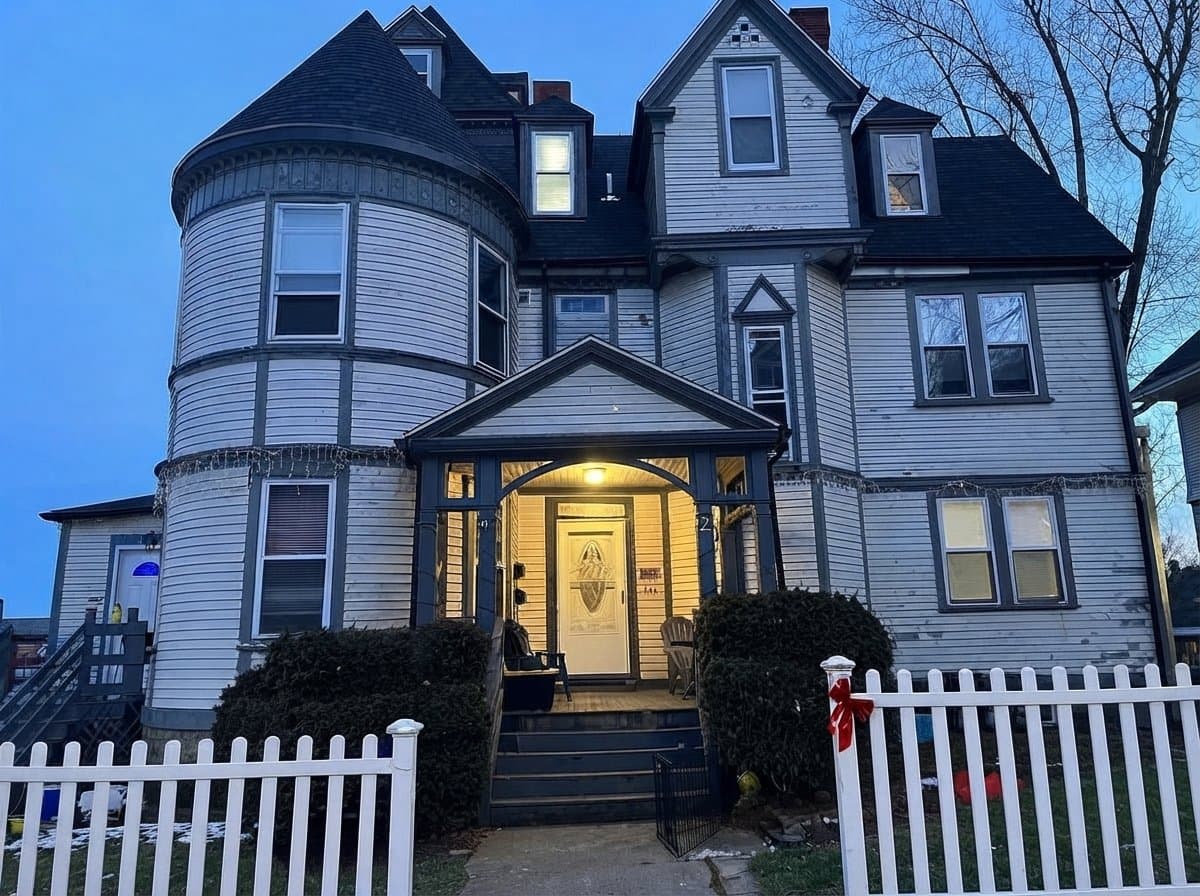 Boston Apartment: 2 Maple St