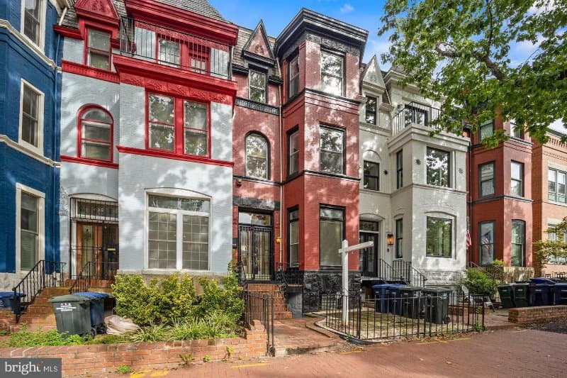 Washington Townhome: 633 8th Street. NE