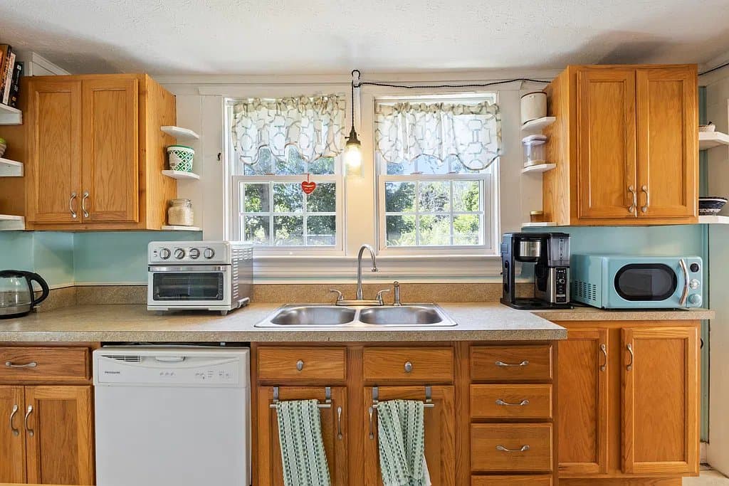 Westbrook House: 51 Anderson Ave