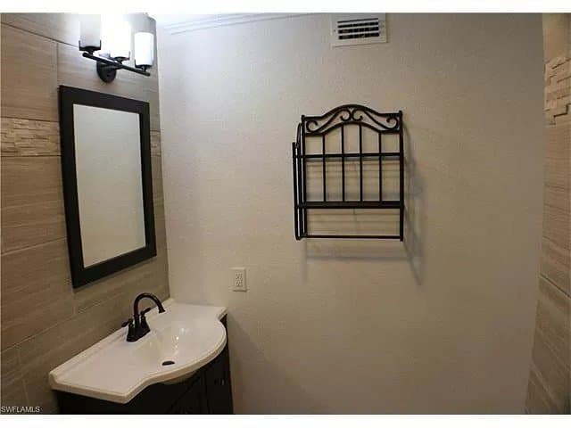 Estero Condo: 3160 seasons way