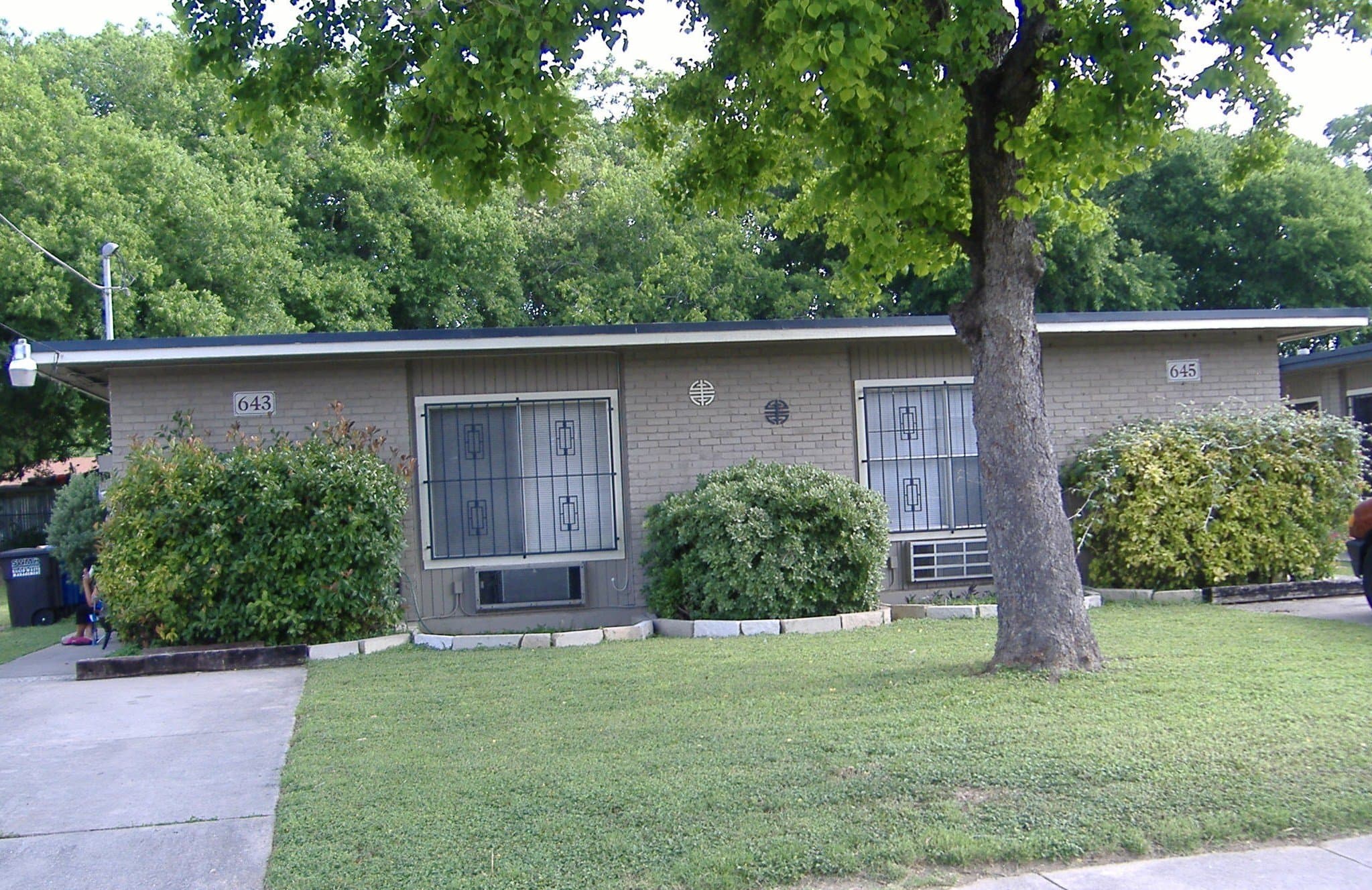San Antonio Multiplex: 645 Morningview Dr
