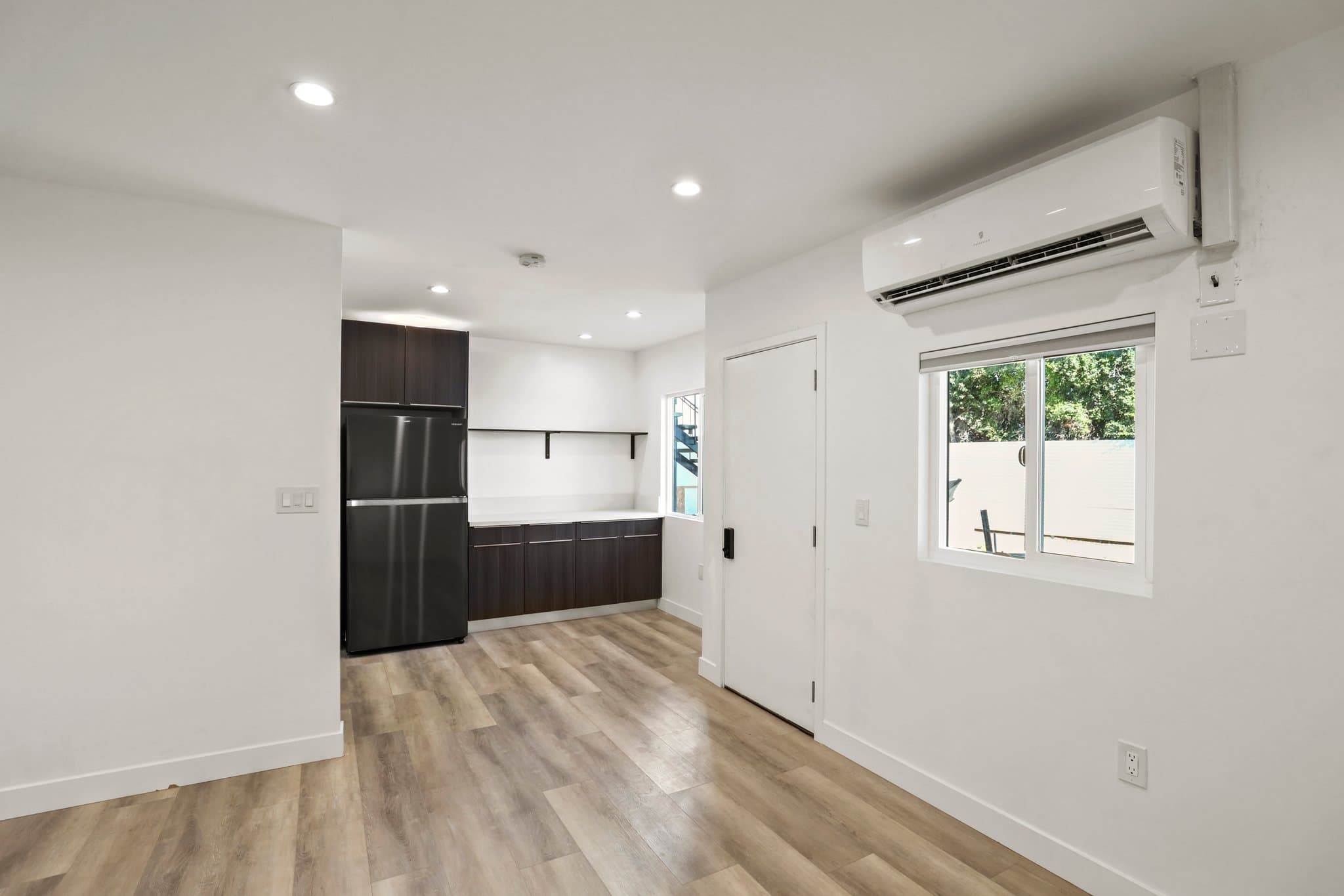 Los Angeles Apartment: 2561 W Ave 30