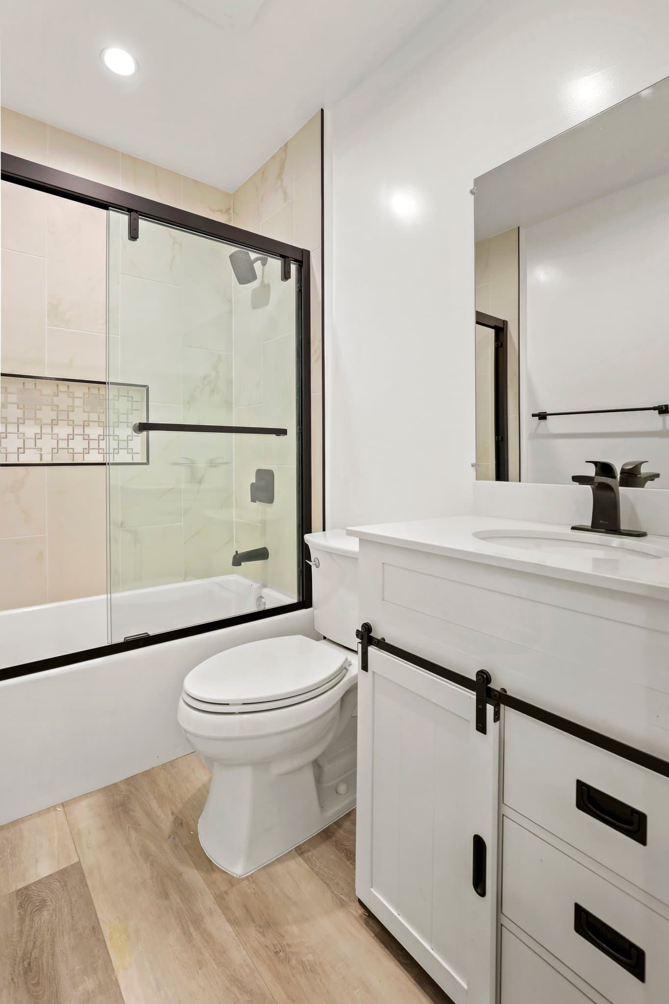 Los Angeles Apartment: 2561 W Ave 30