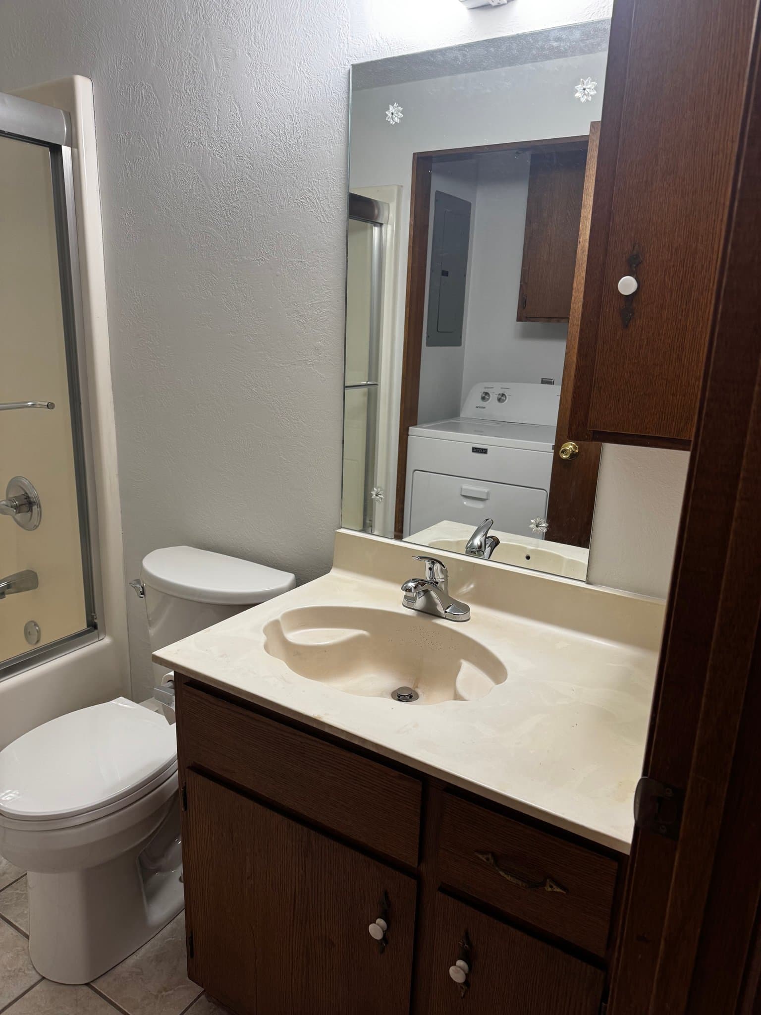 Jackson Apartment: 315 E Main St