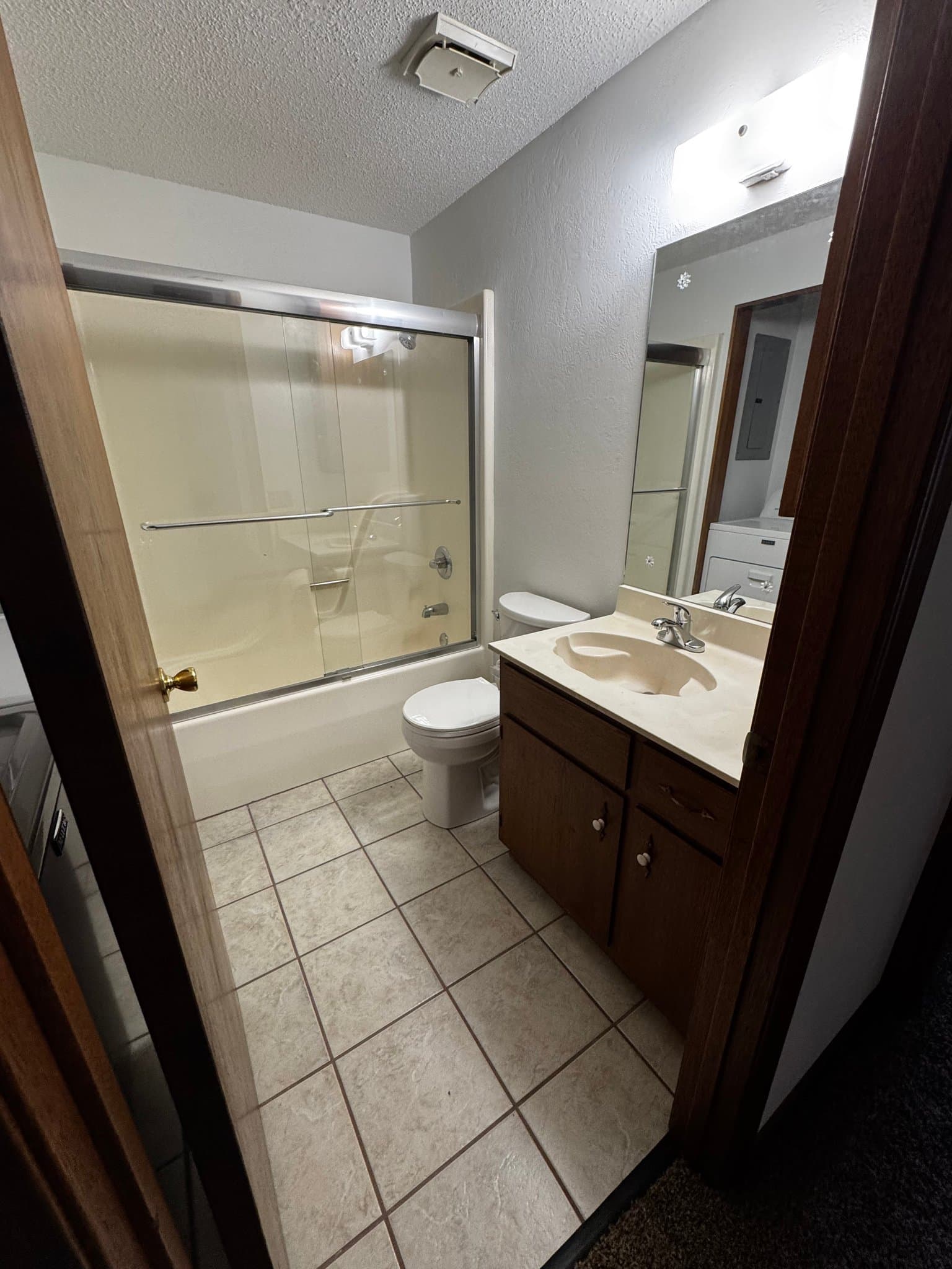 Jackson Apartment: 315 E Main St