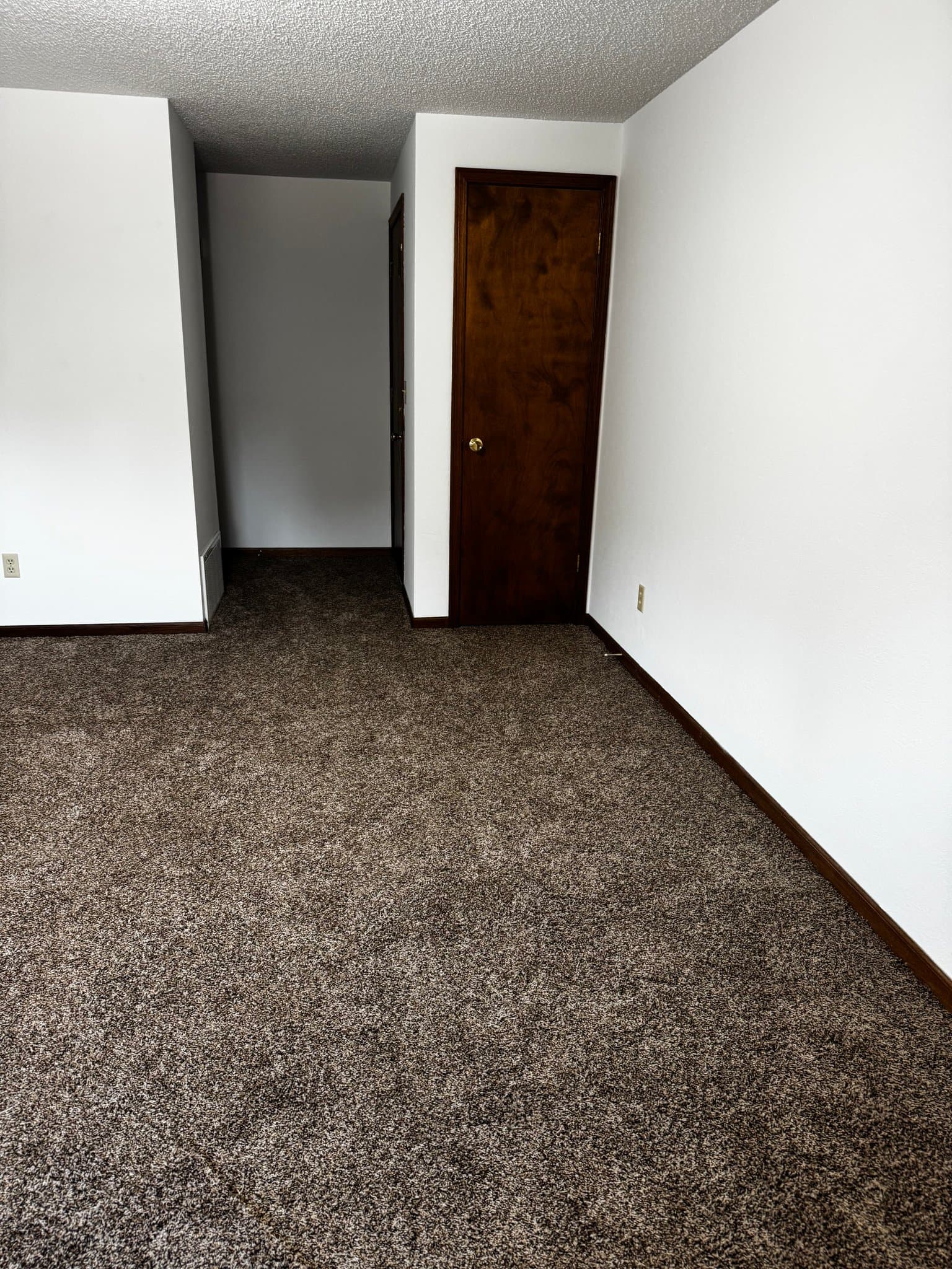 Jackson Apartment: 315 E Main St