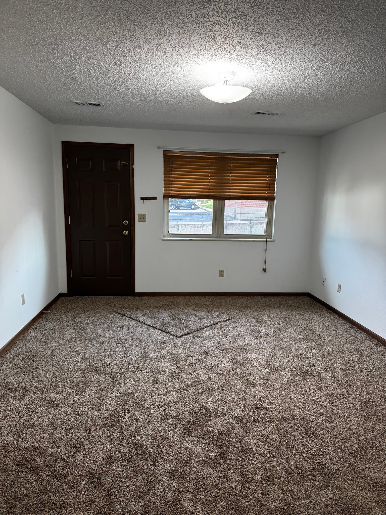 Jackson Apartment: 315 E Main St