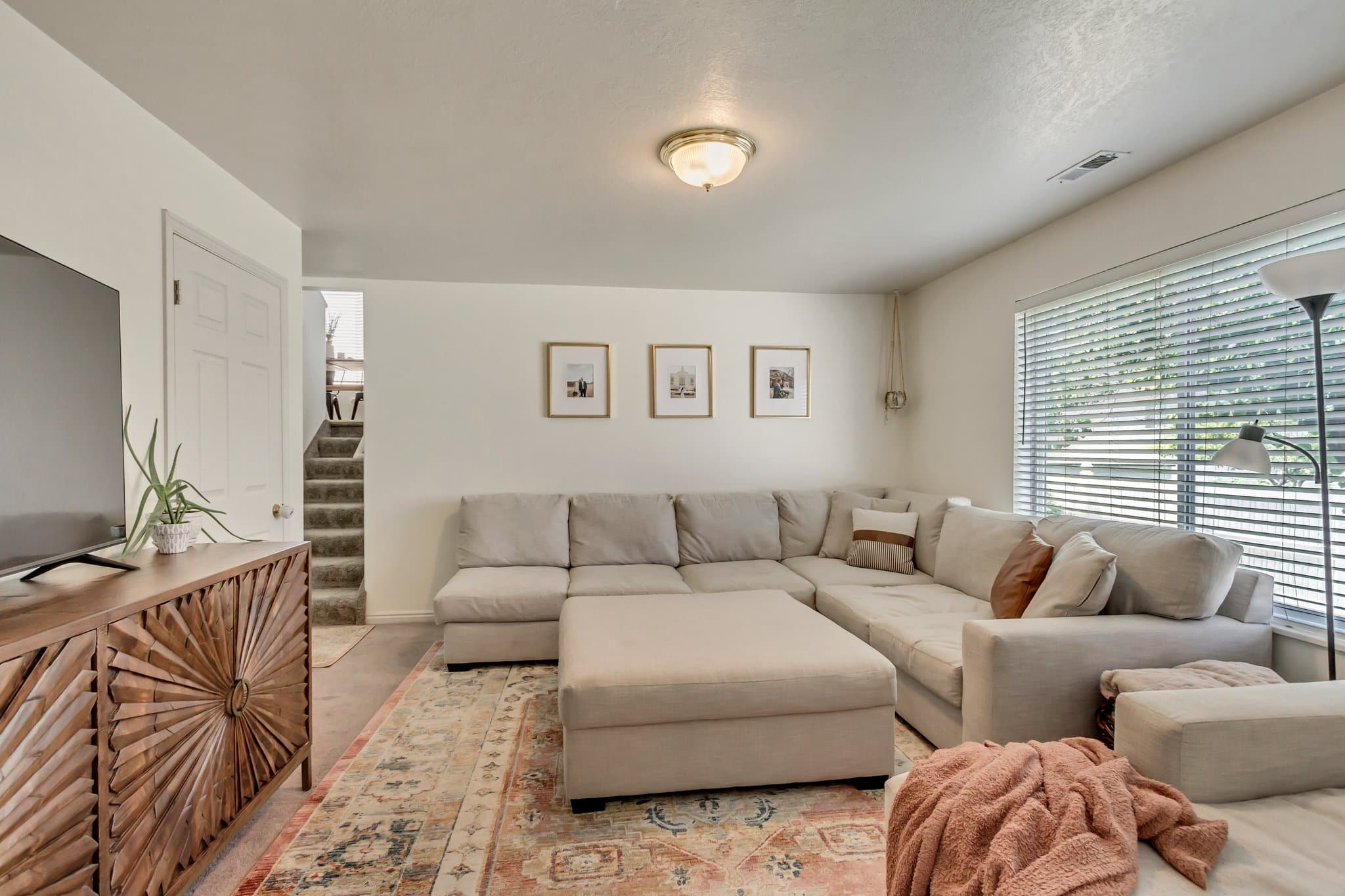 Logan House: 254 Rosewood Cir