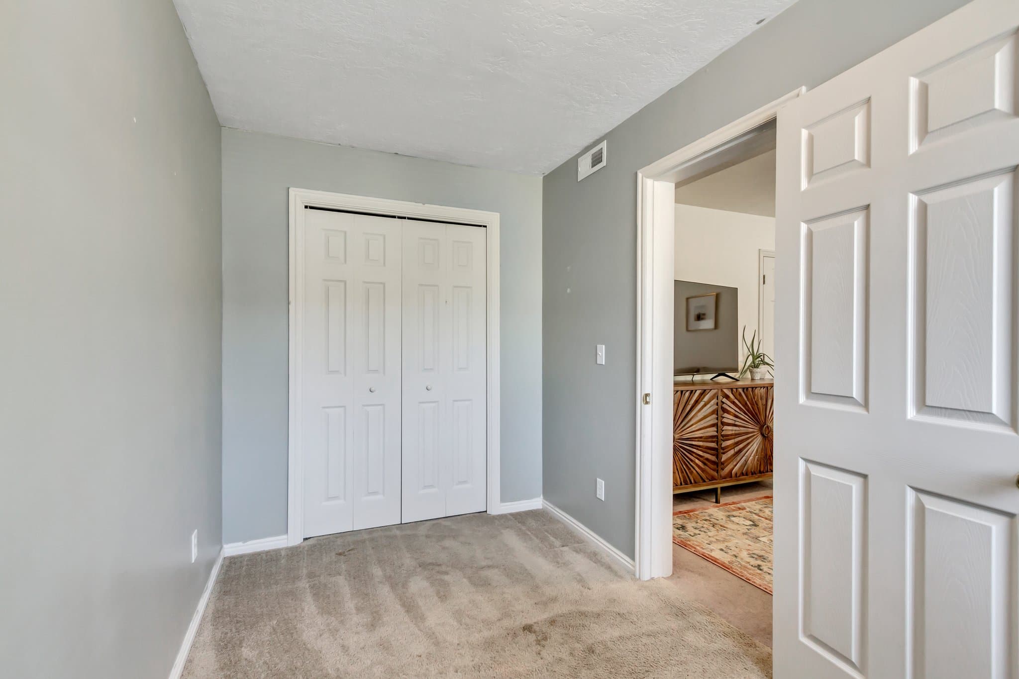 Logan House: 254 Rosewood Cir