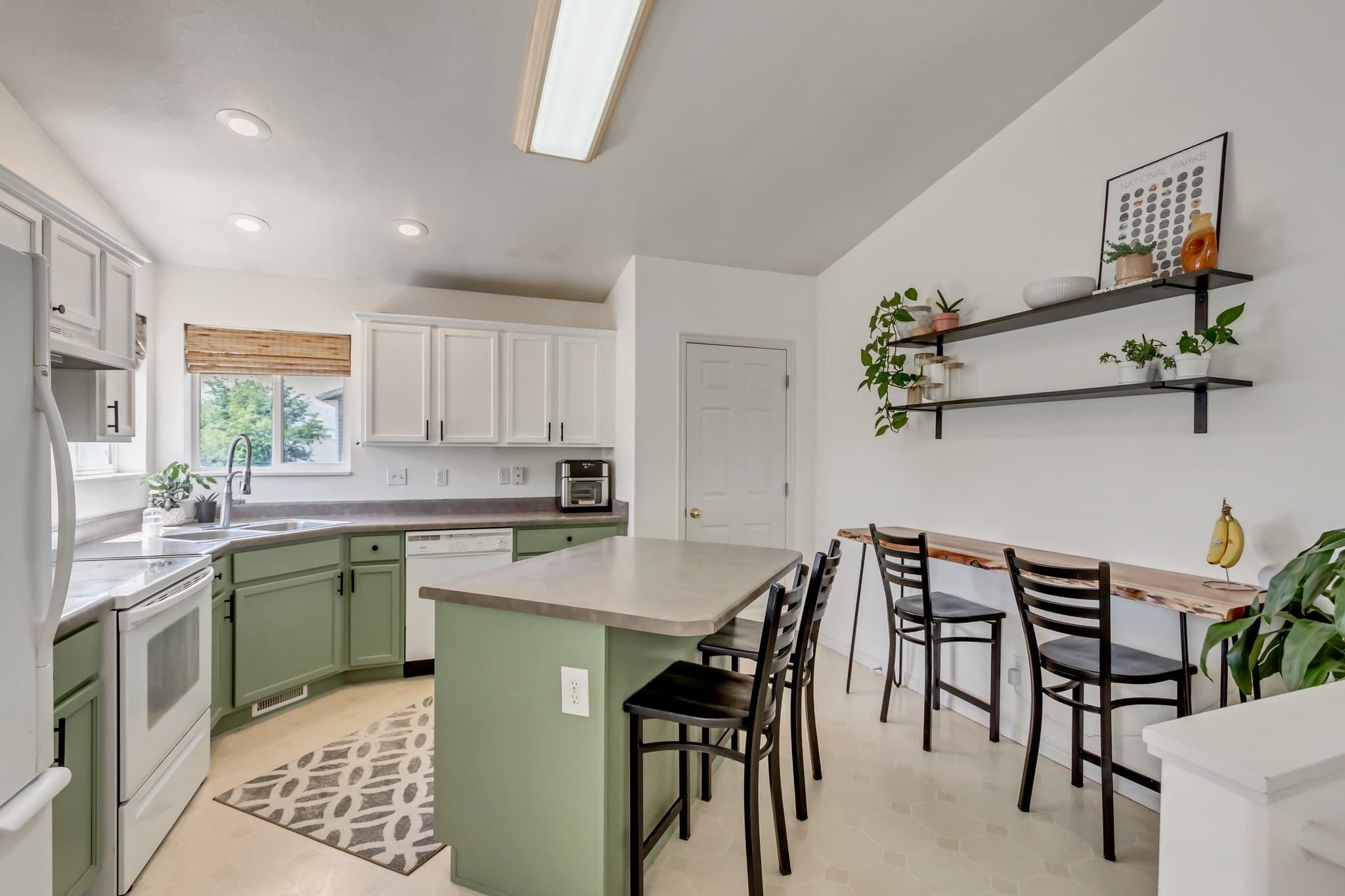 Logan House: 254 Rosewood Cir