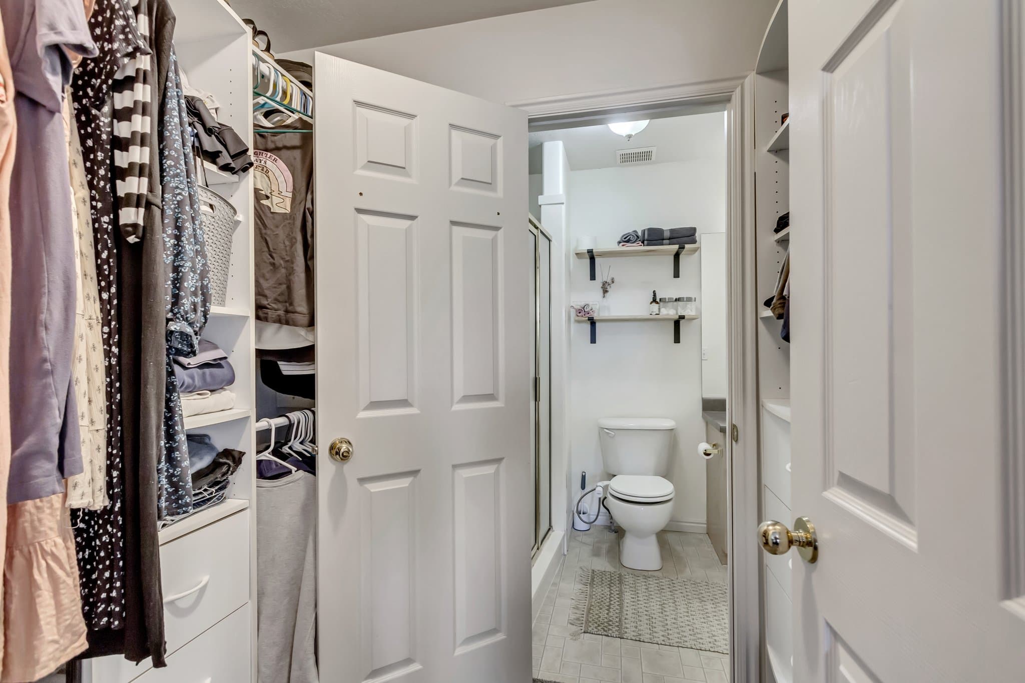 Logan House: 254 Rosewood Cir