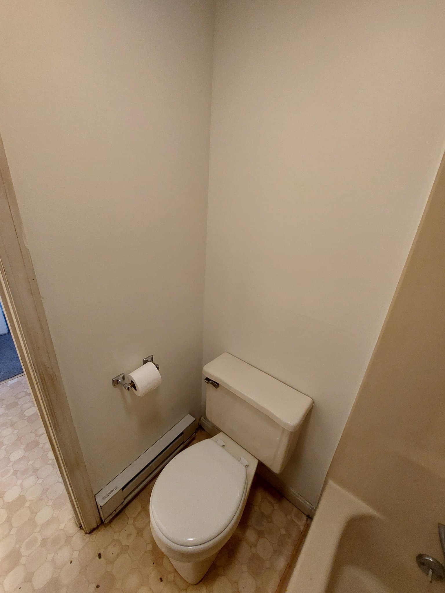 Hyannis Single Room: 79 Linden Street
