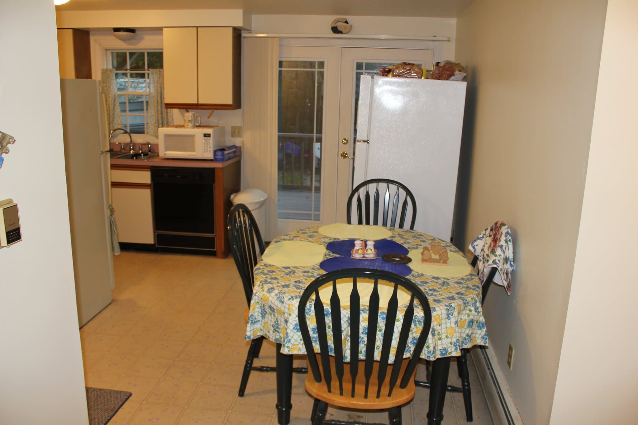 Hyannis Single Room: 79 Linden Street