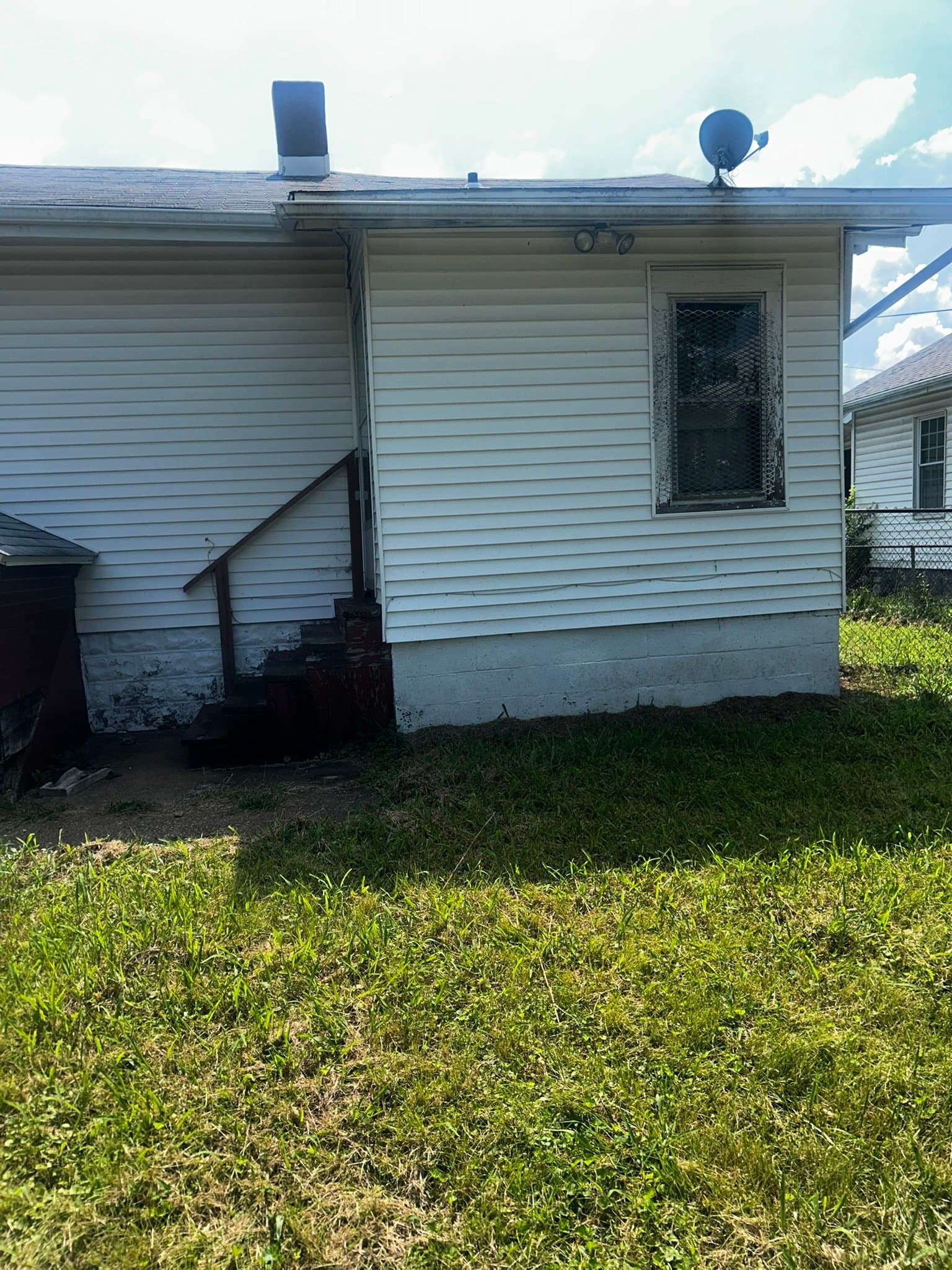 East Saint Louis House: 517 N 31st St