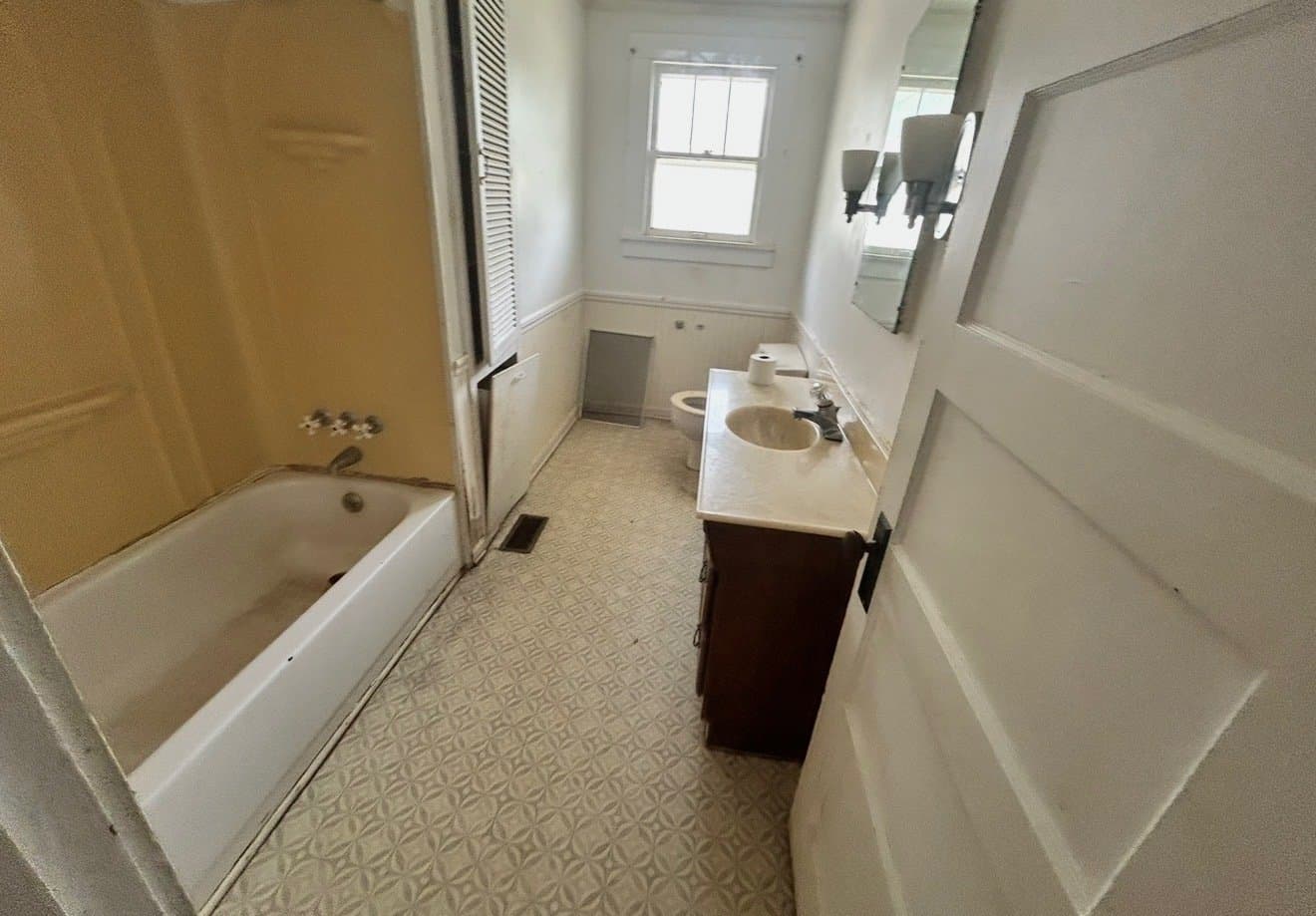 Decatur House: 1174 W King St