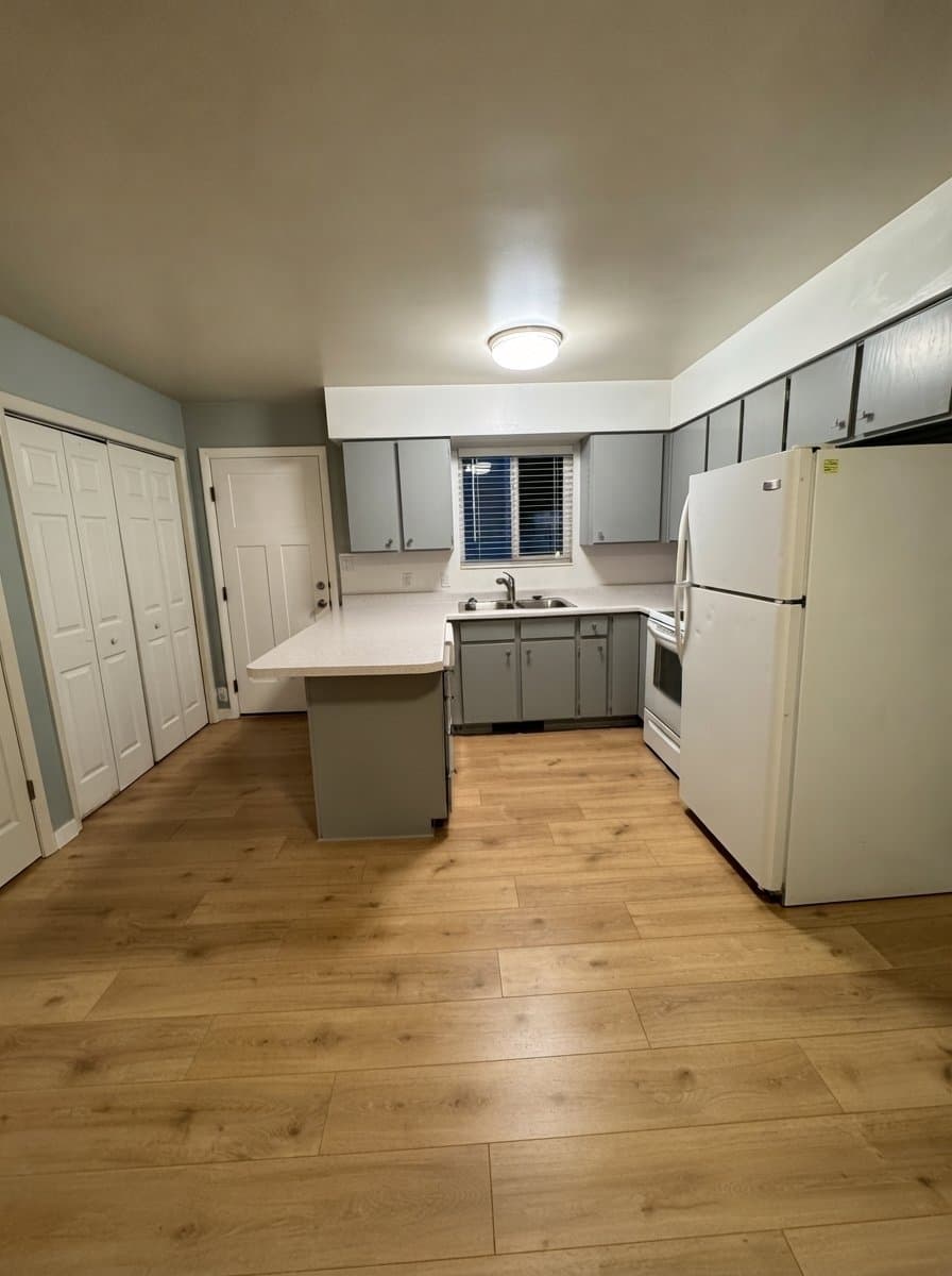 Holladay Single Room: 1944 Nunley Circle