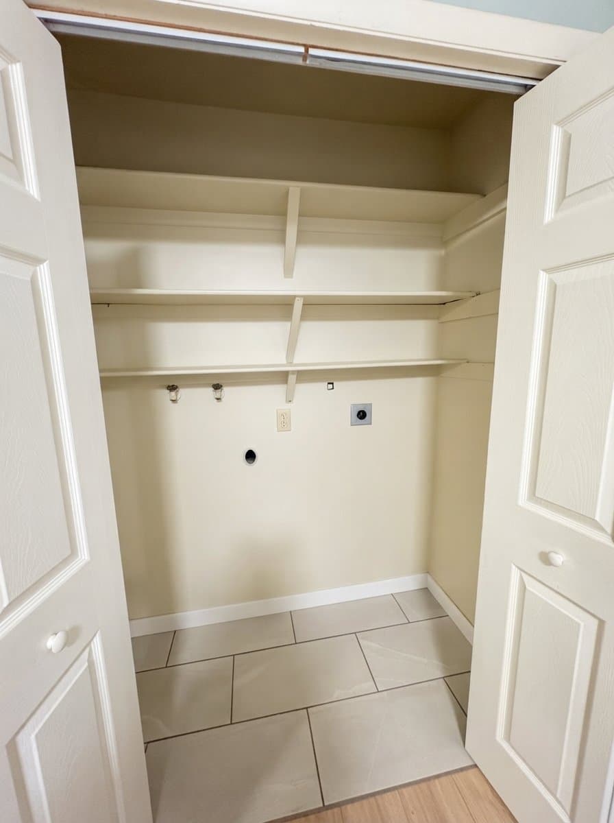 Holladay Single Room: 1944 Nunley Circle